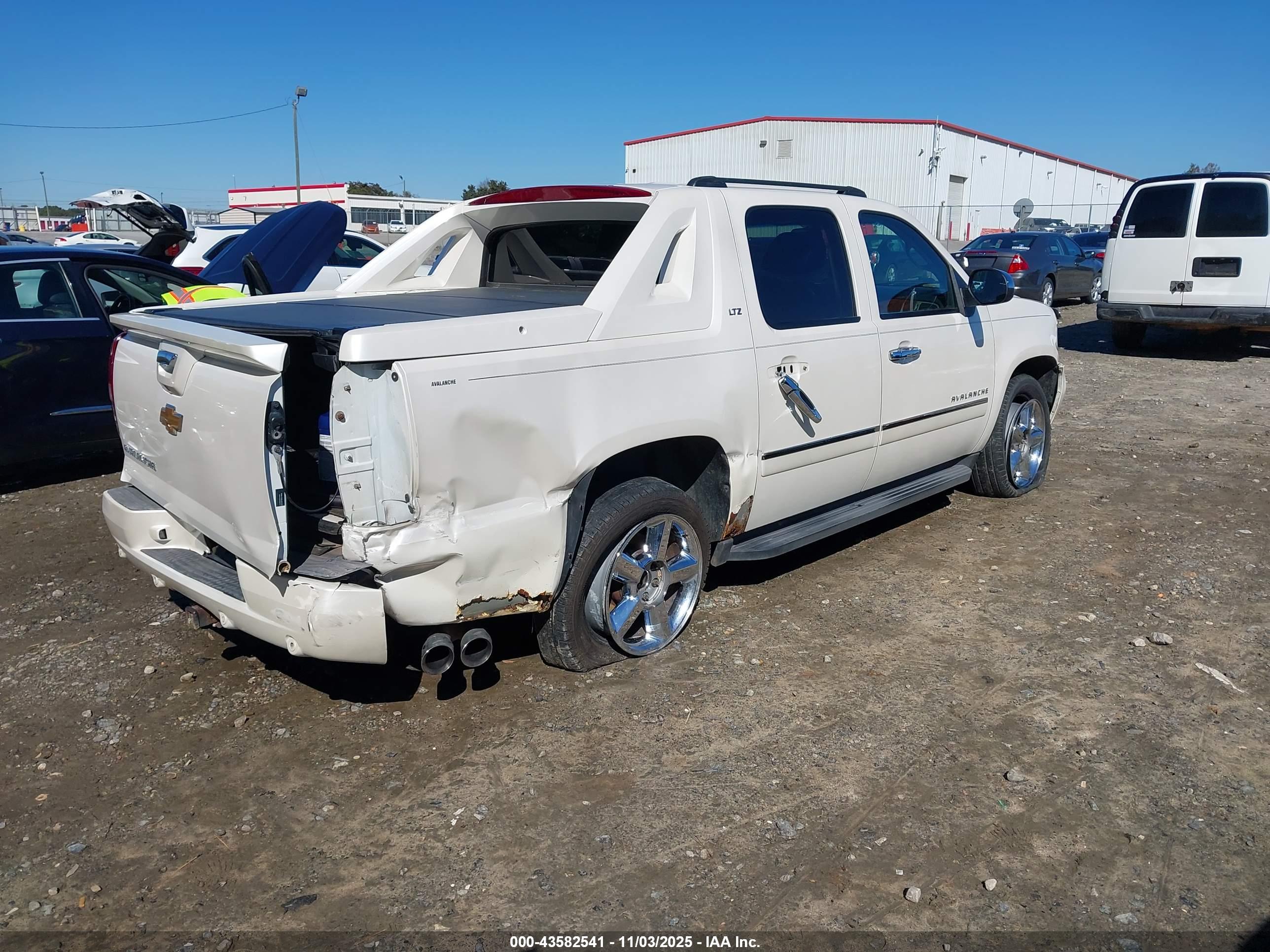 CHEVROLET AVALANCHE image 4