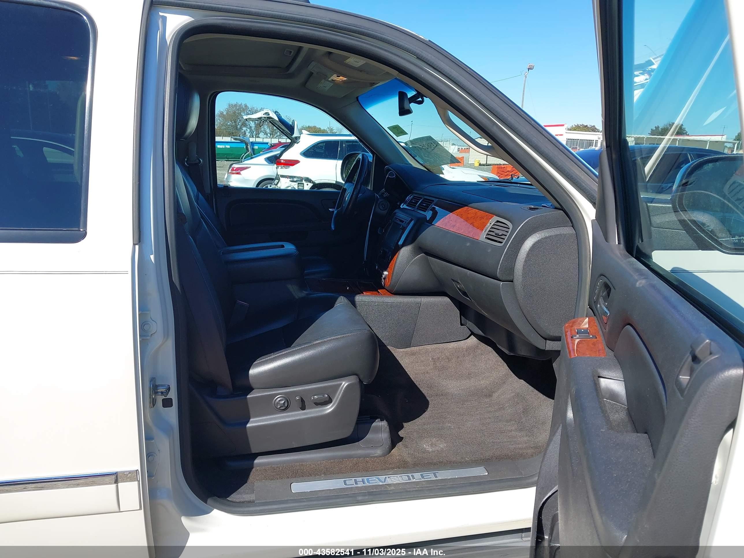CHEVROLET AVALANCHE image 5