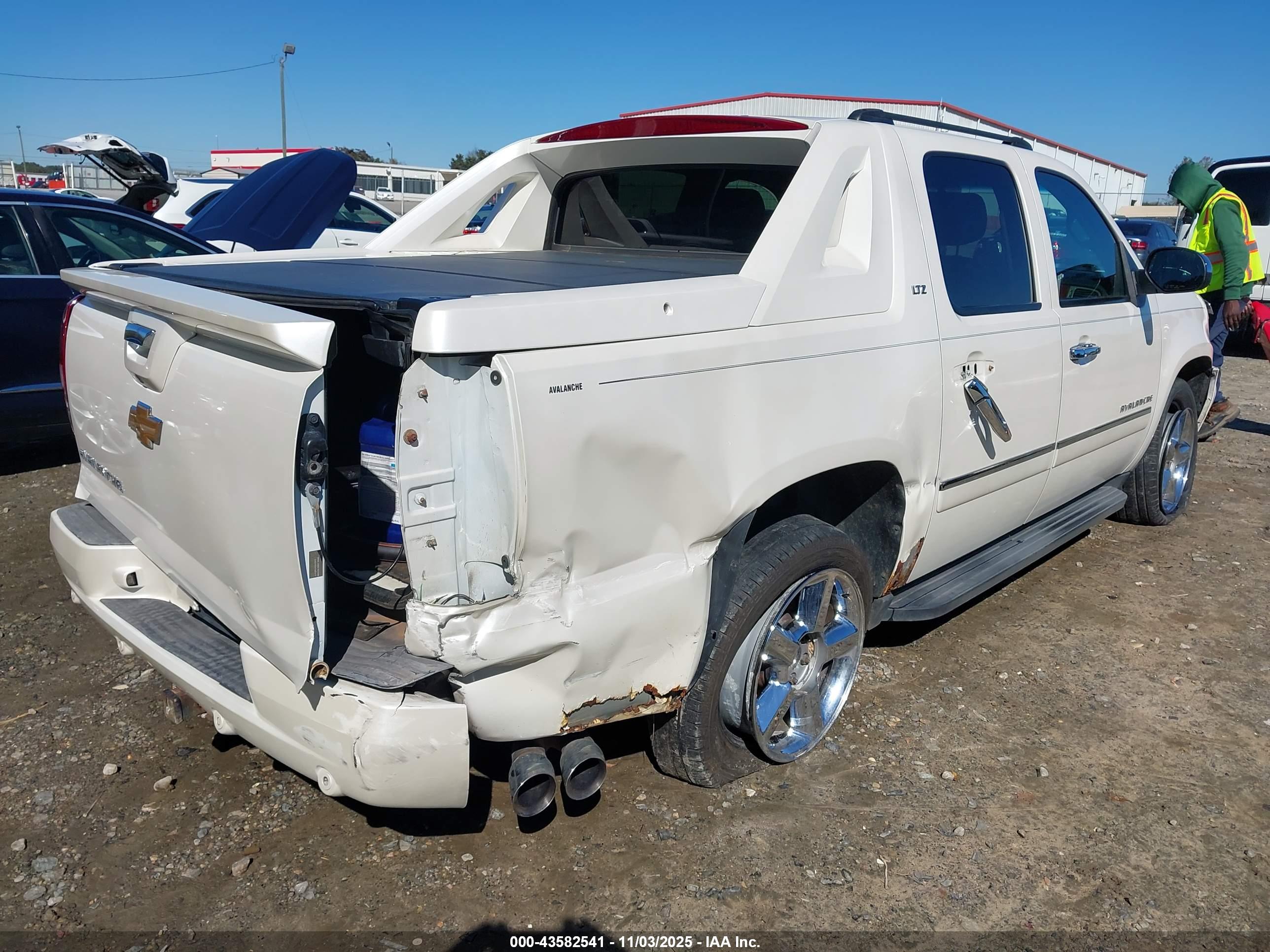 CHEVROLET AVALANCHE image 6