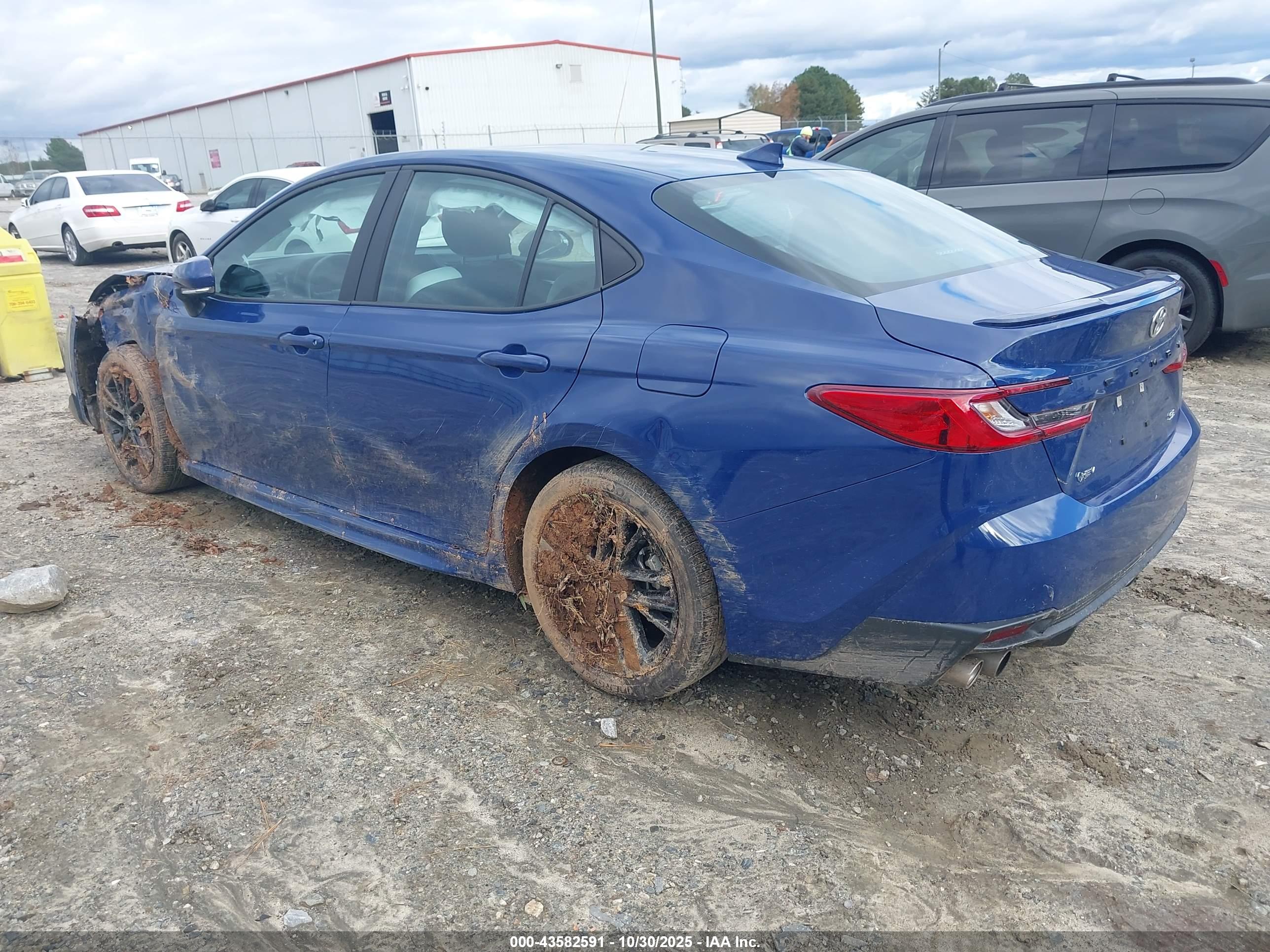 TOYOTA CAMRY image 3