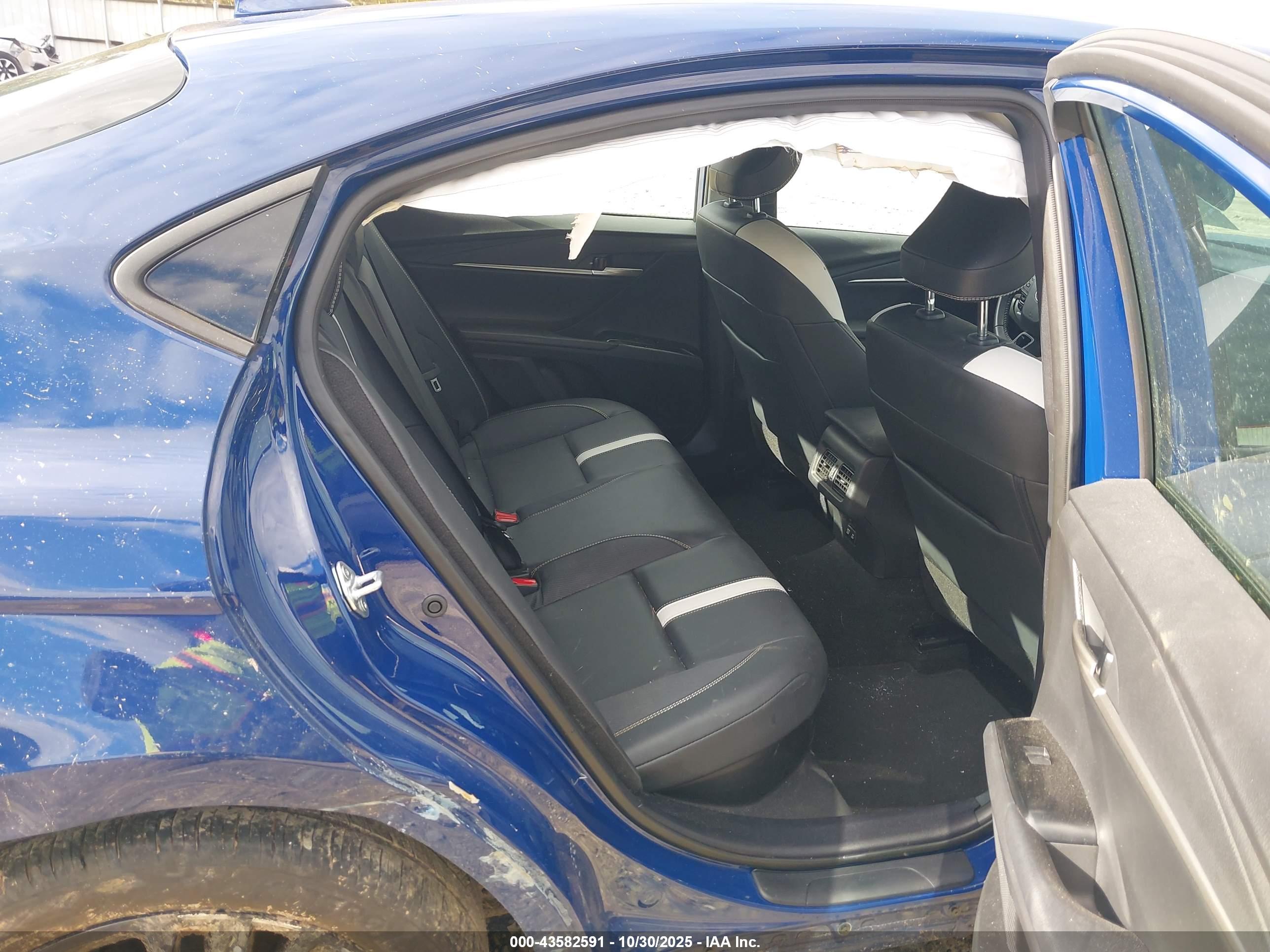 TOYOTA CAMRY image 8