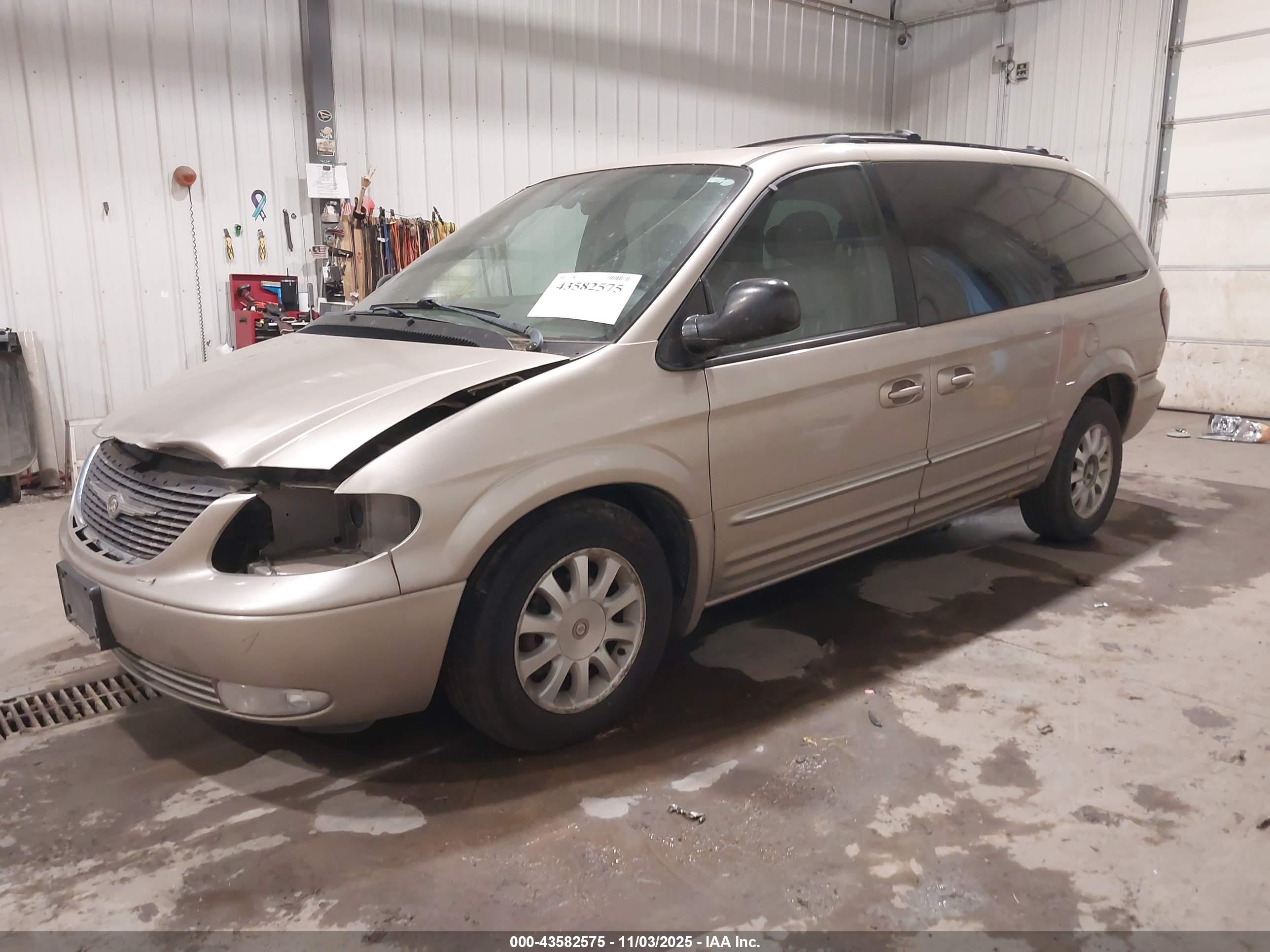 CHRYSLER TOWN image 2