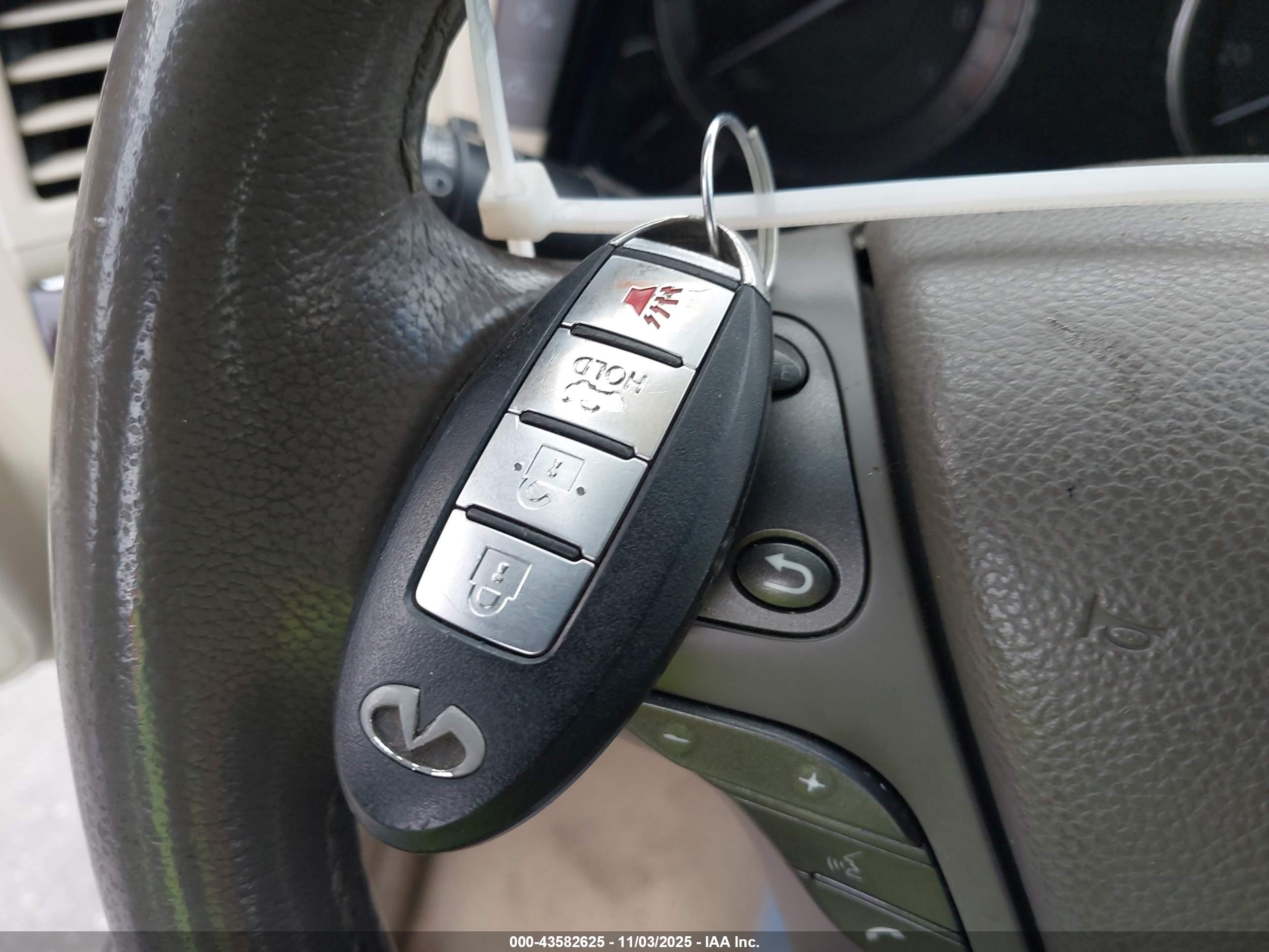 INFINITI M37X image 11