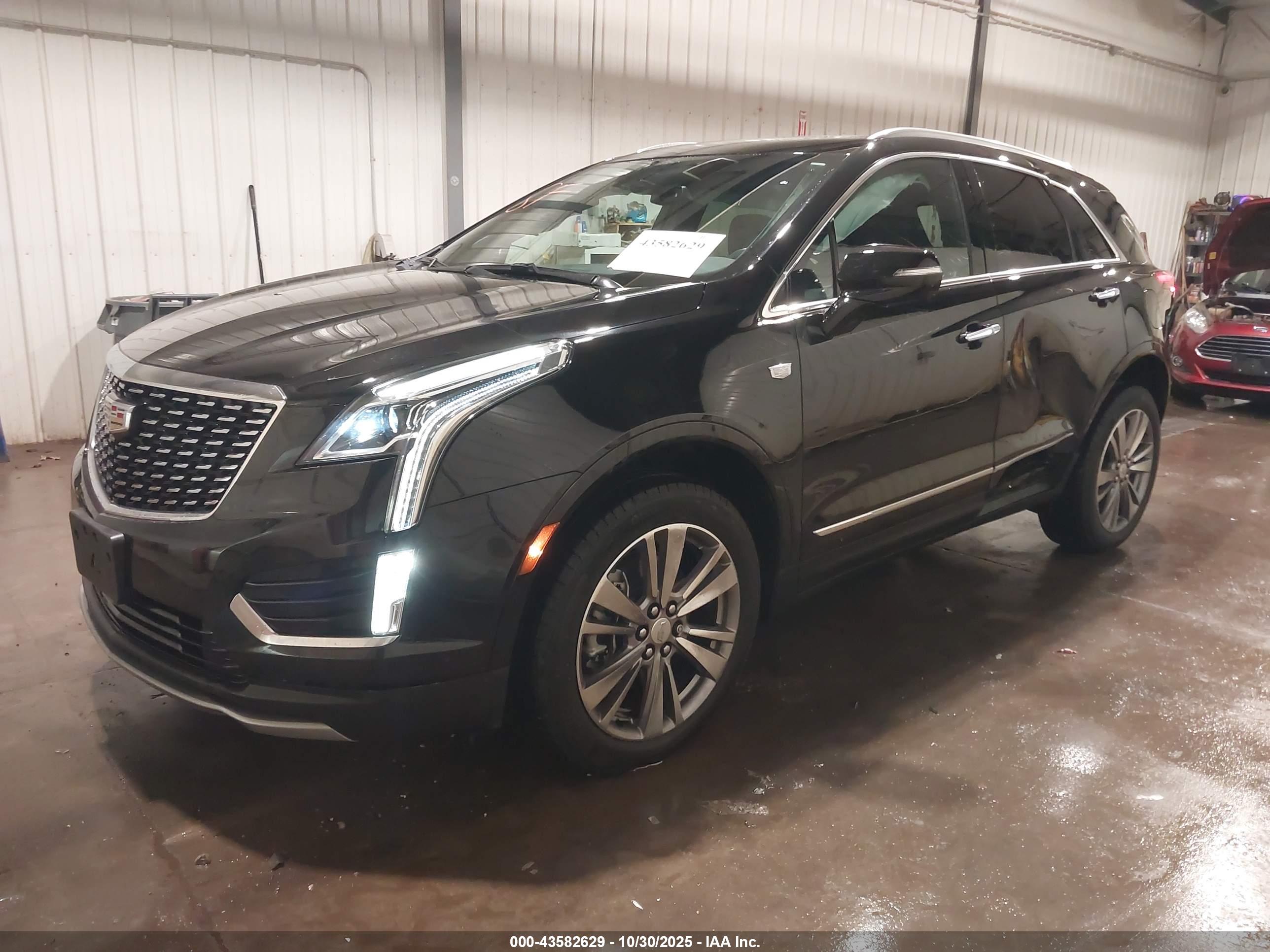 CADILLAC XT5 image 2