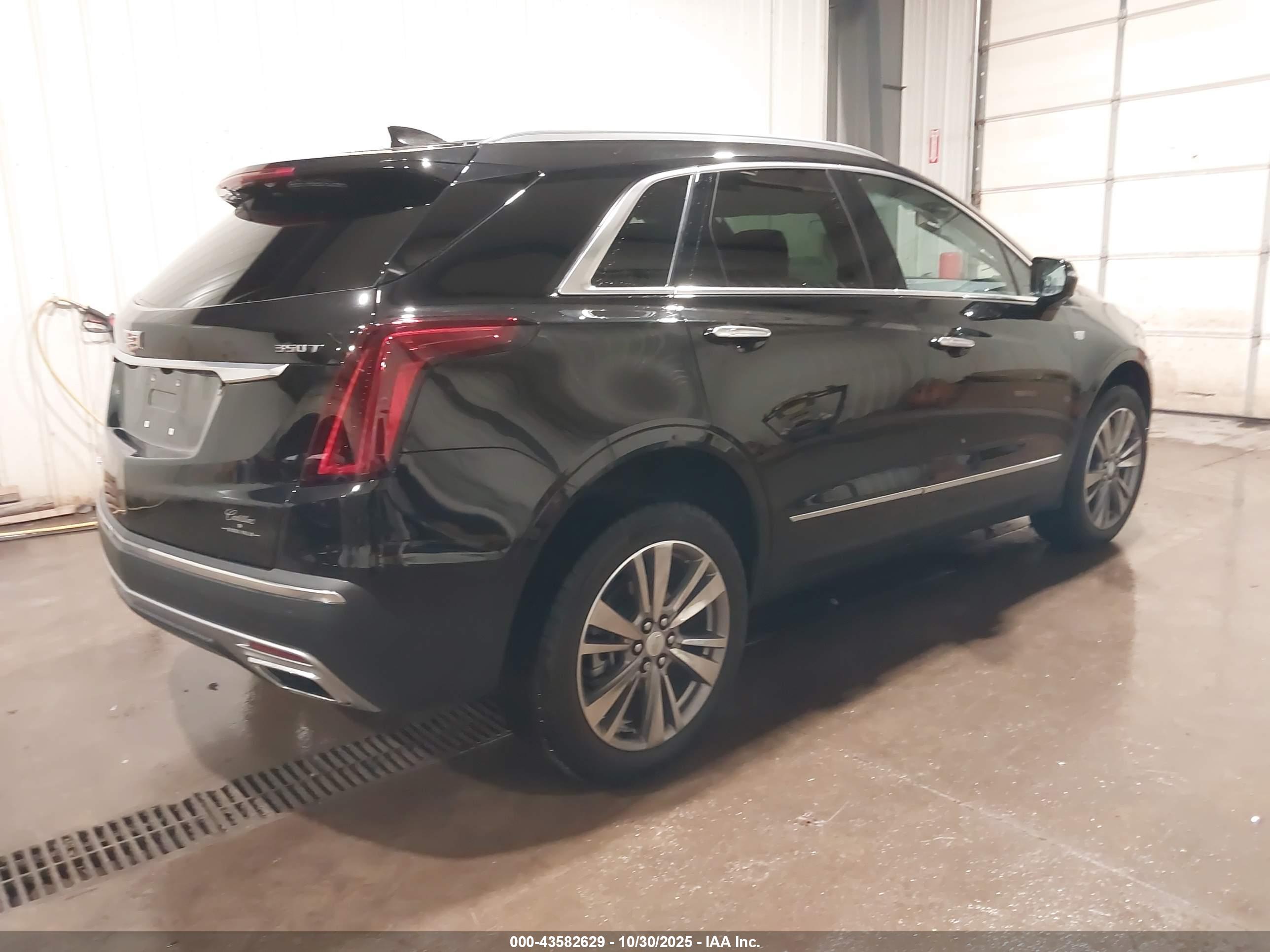 CADILLAC XT5 image 4