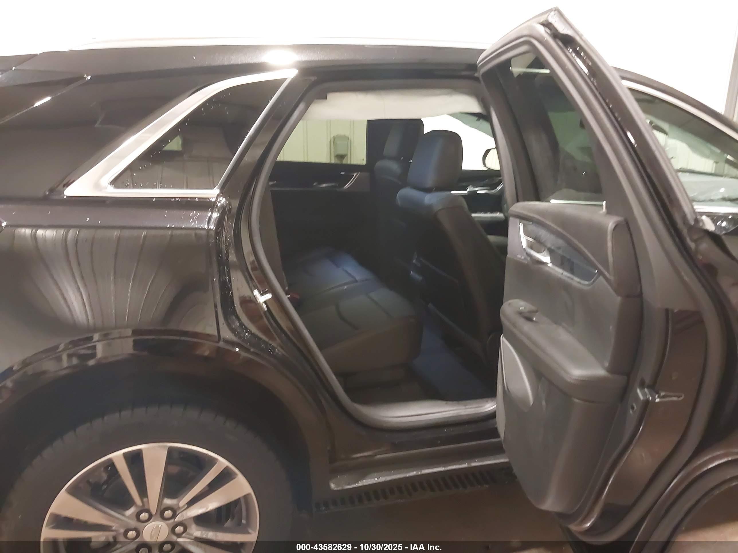 CADILLAC XT5 image 8