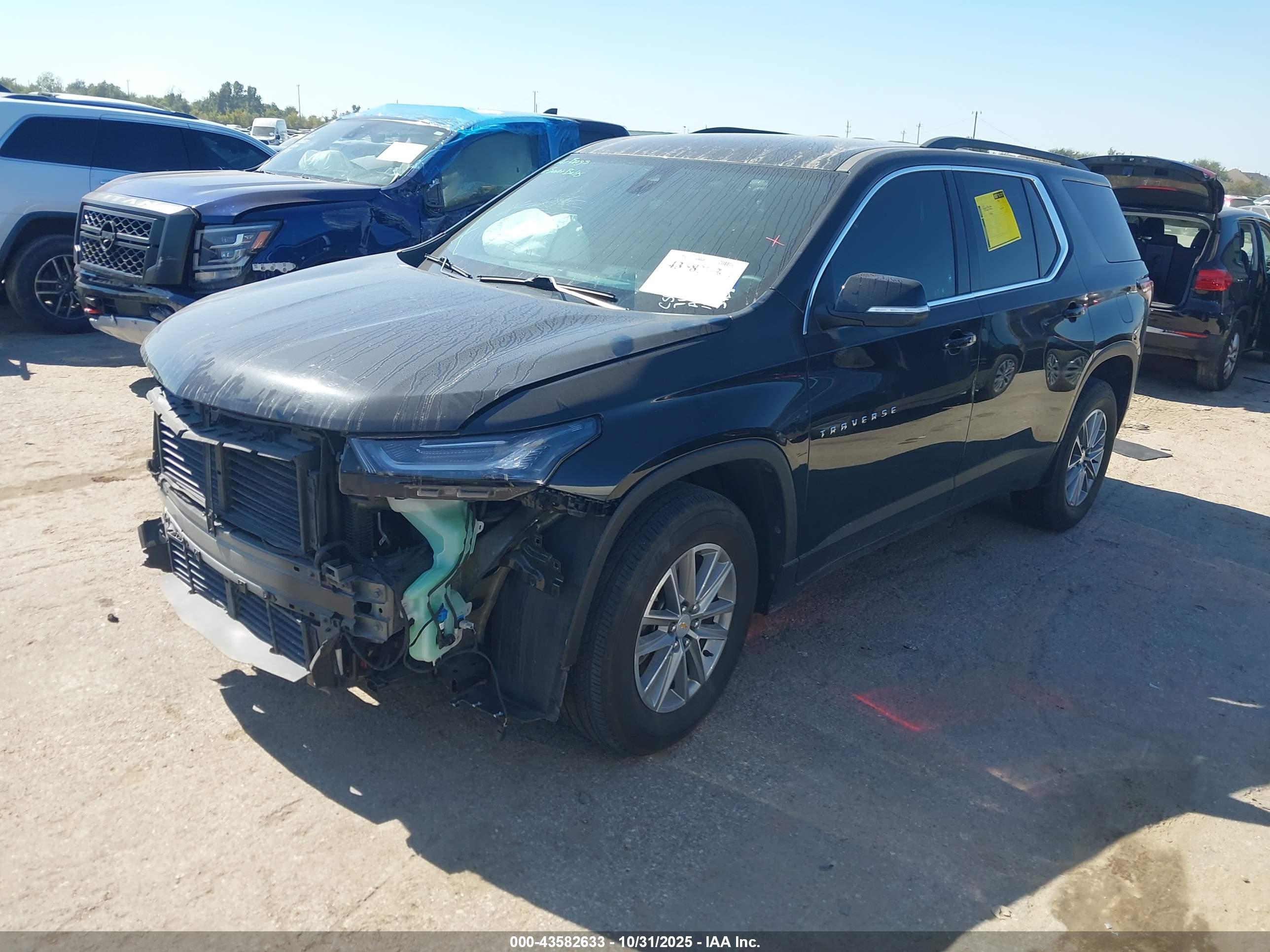 CHEVROLET TRAVERSE image 2