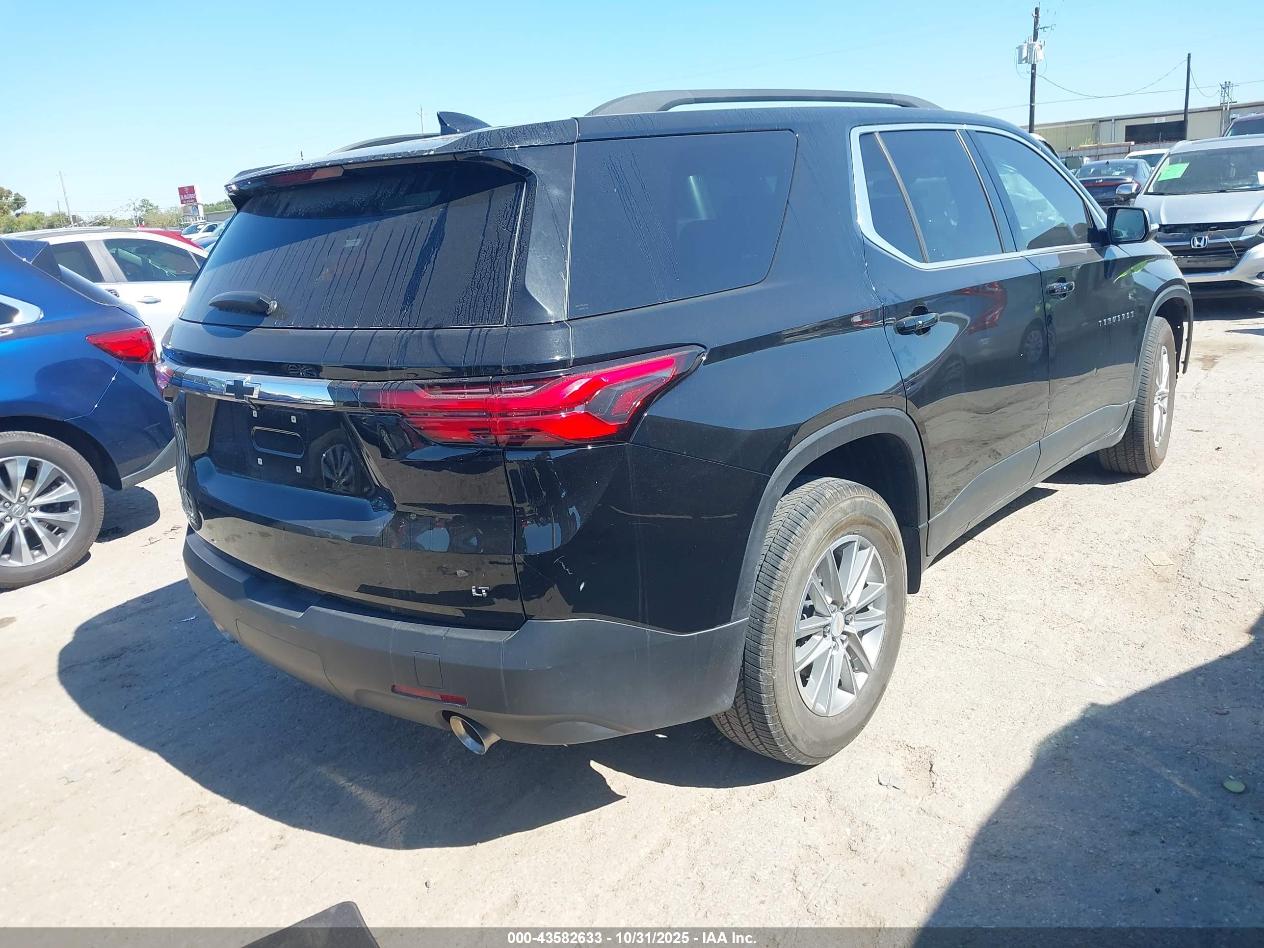 CHEVROLET TRAVERSE image 4
