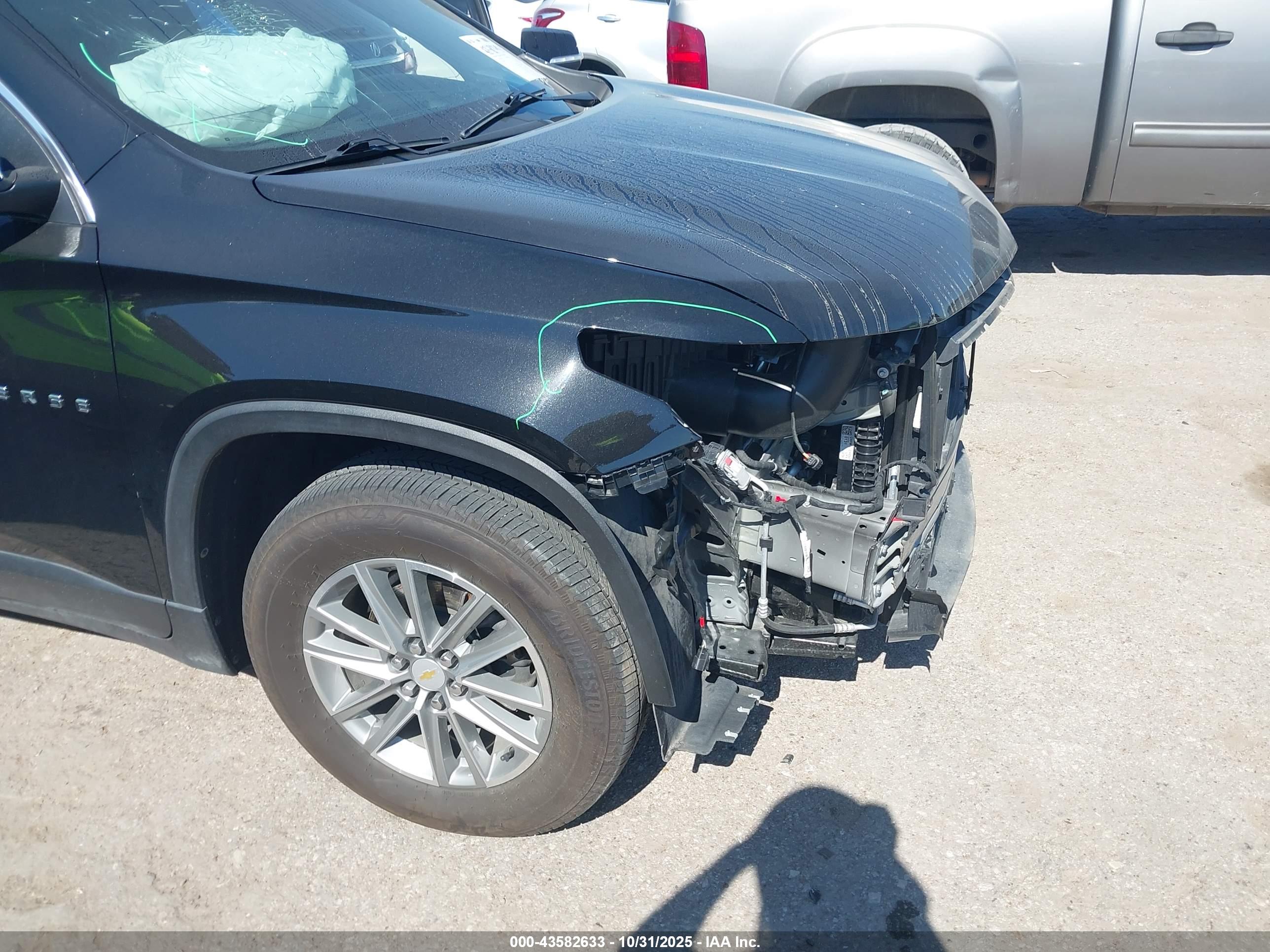 CHEVROLET TRAVERSE image 6