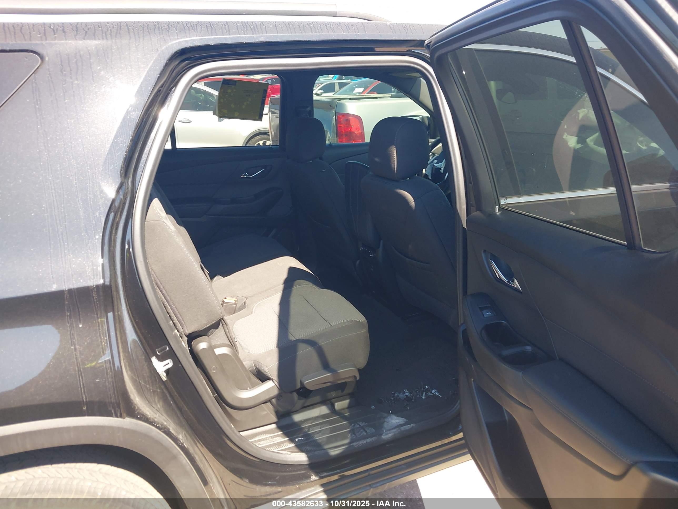 CHEVROLET TRAVERSE image 8