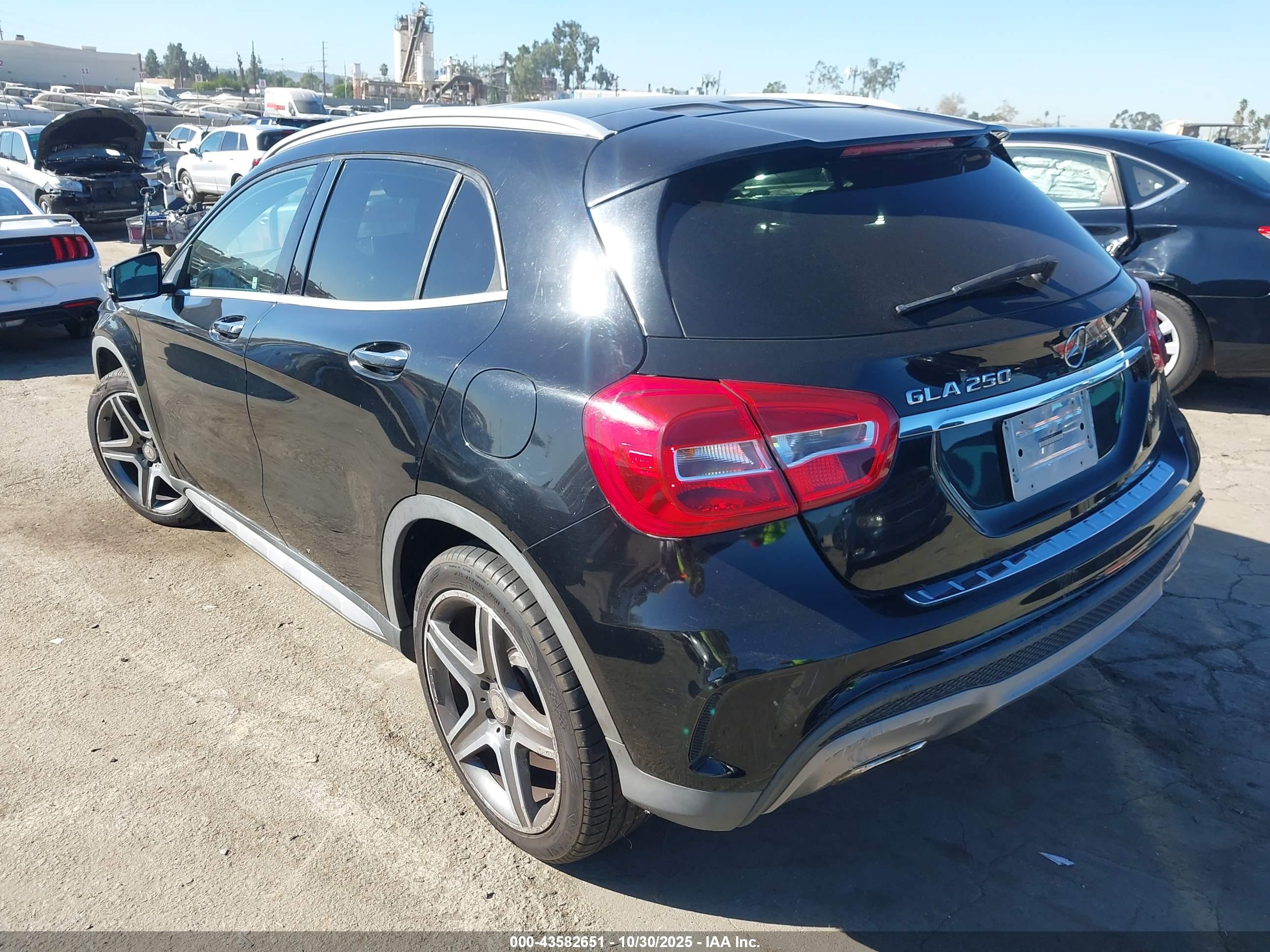 MERCEDES-BENZ GLA image 3