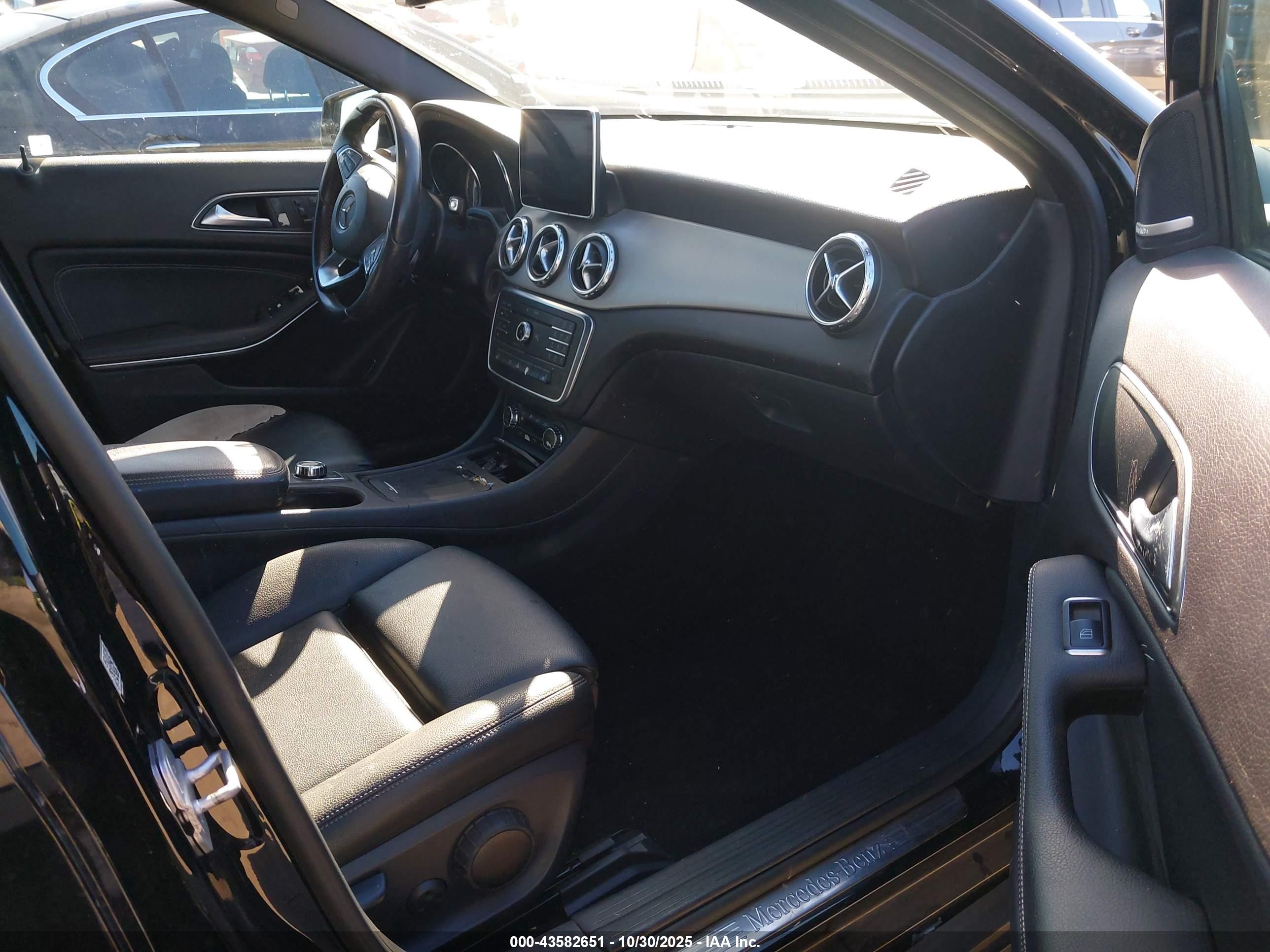 MERCEDES-BENZ GLA image 5