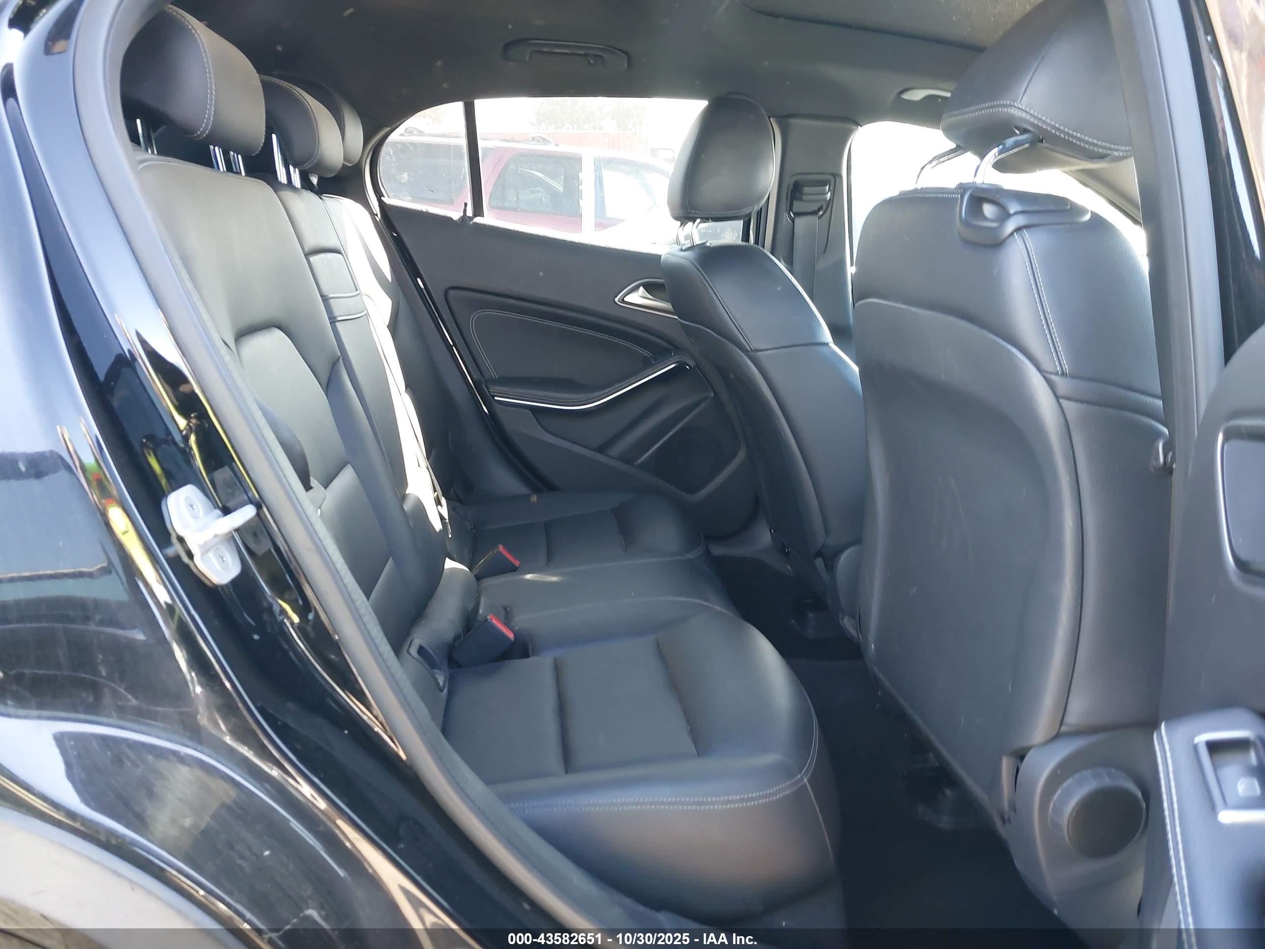 MERCEDES-BENZ GLA image 8