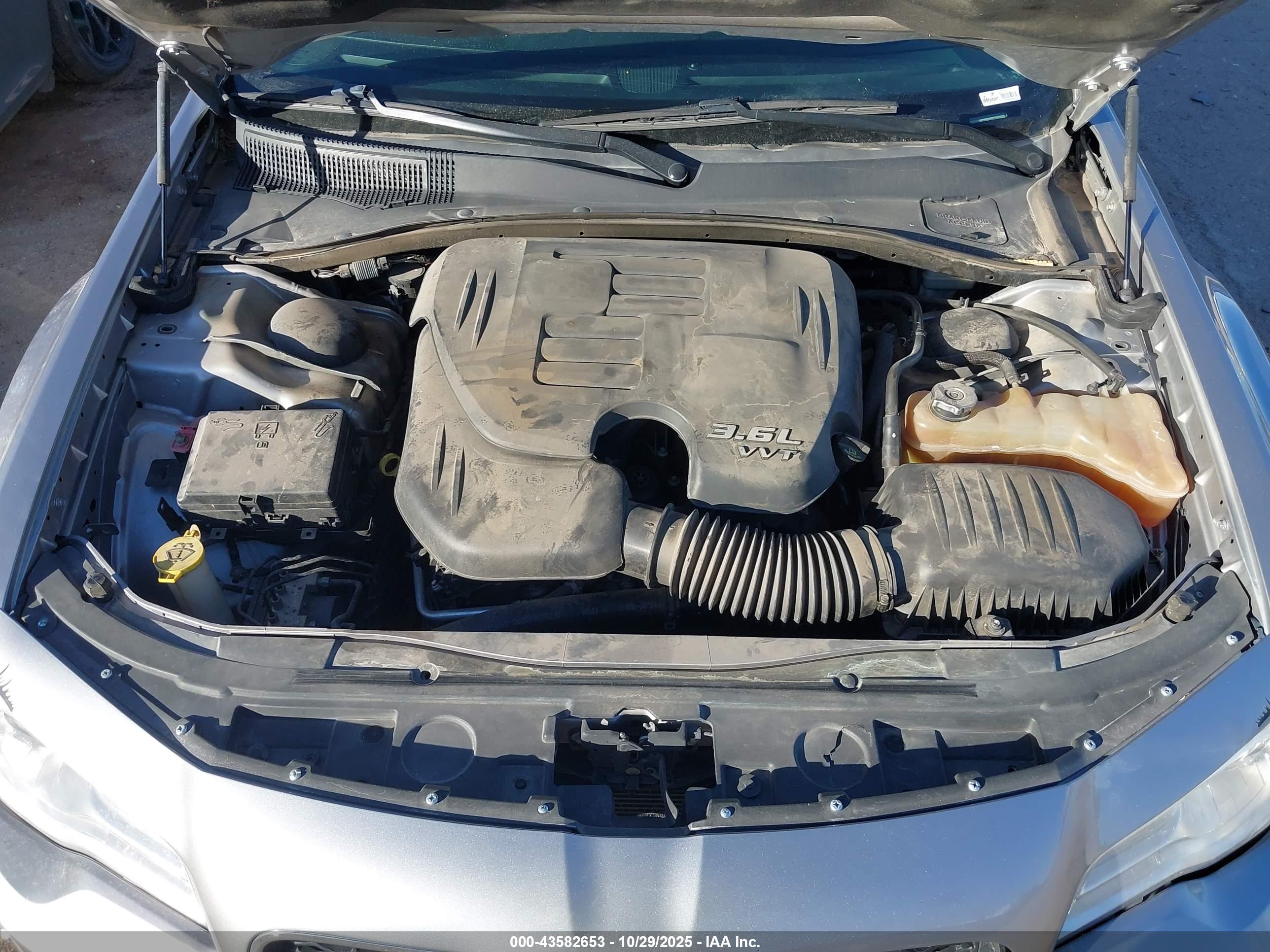 CHRYSLER 300 image 10