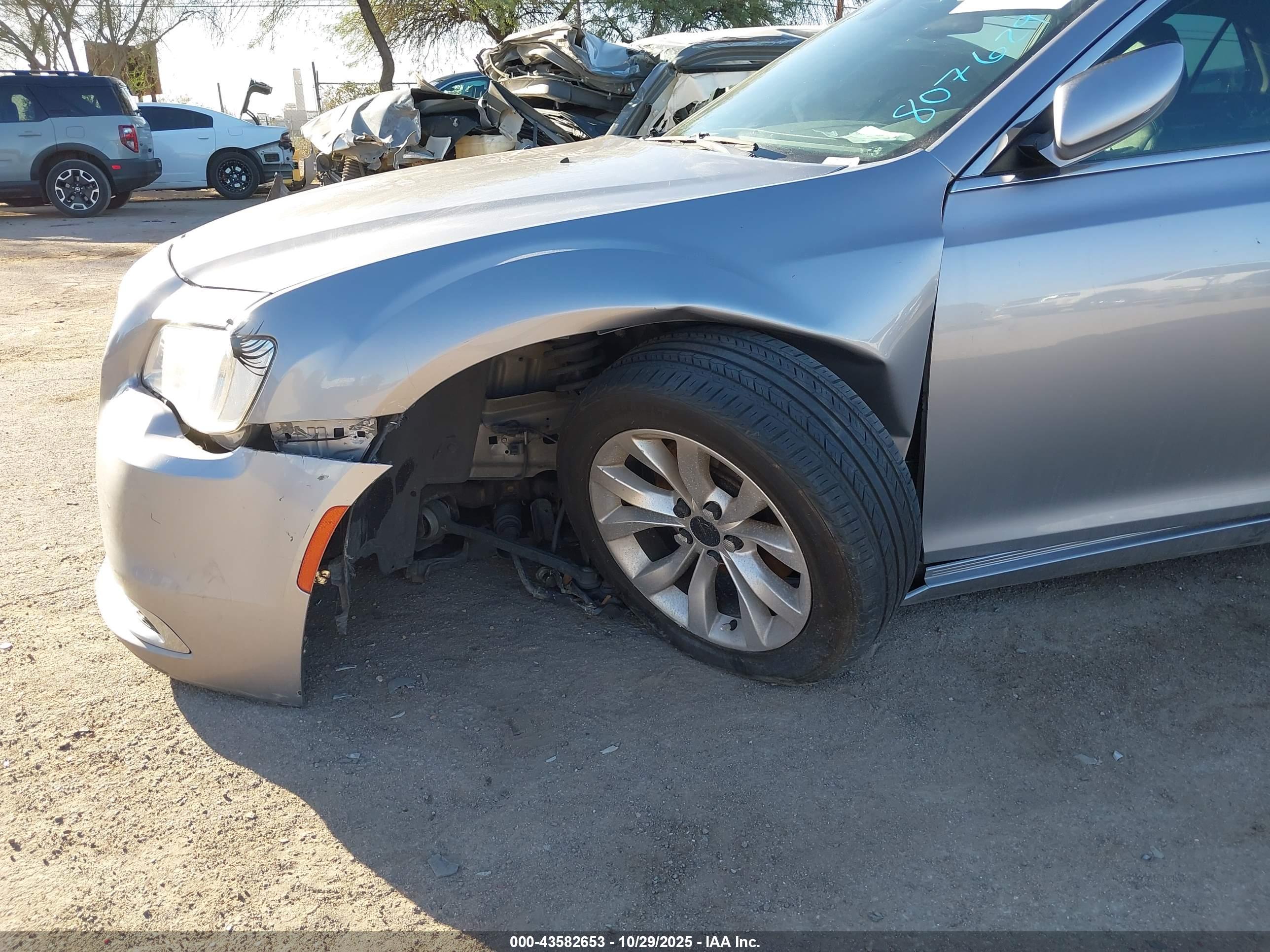 CHRYSLER 300 image 6