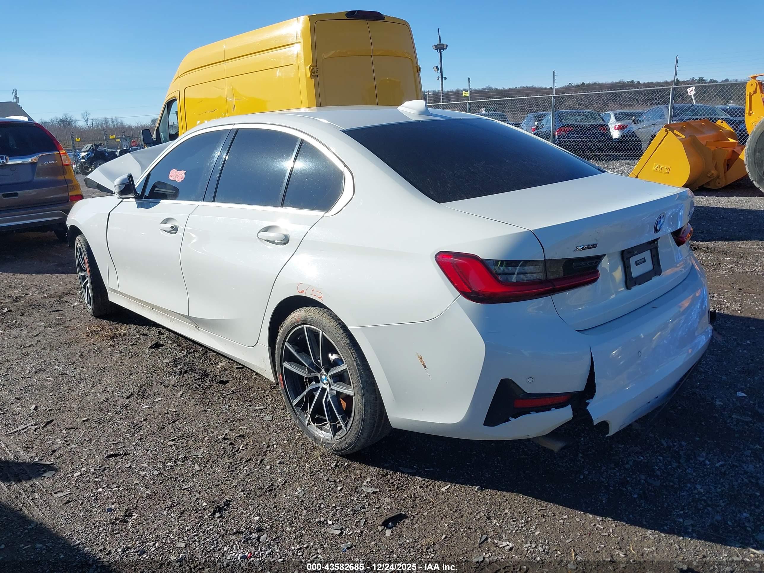 BMW 330I image 3
