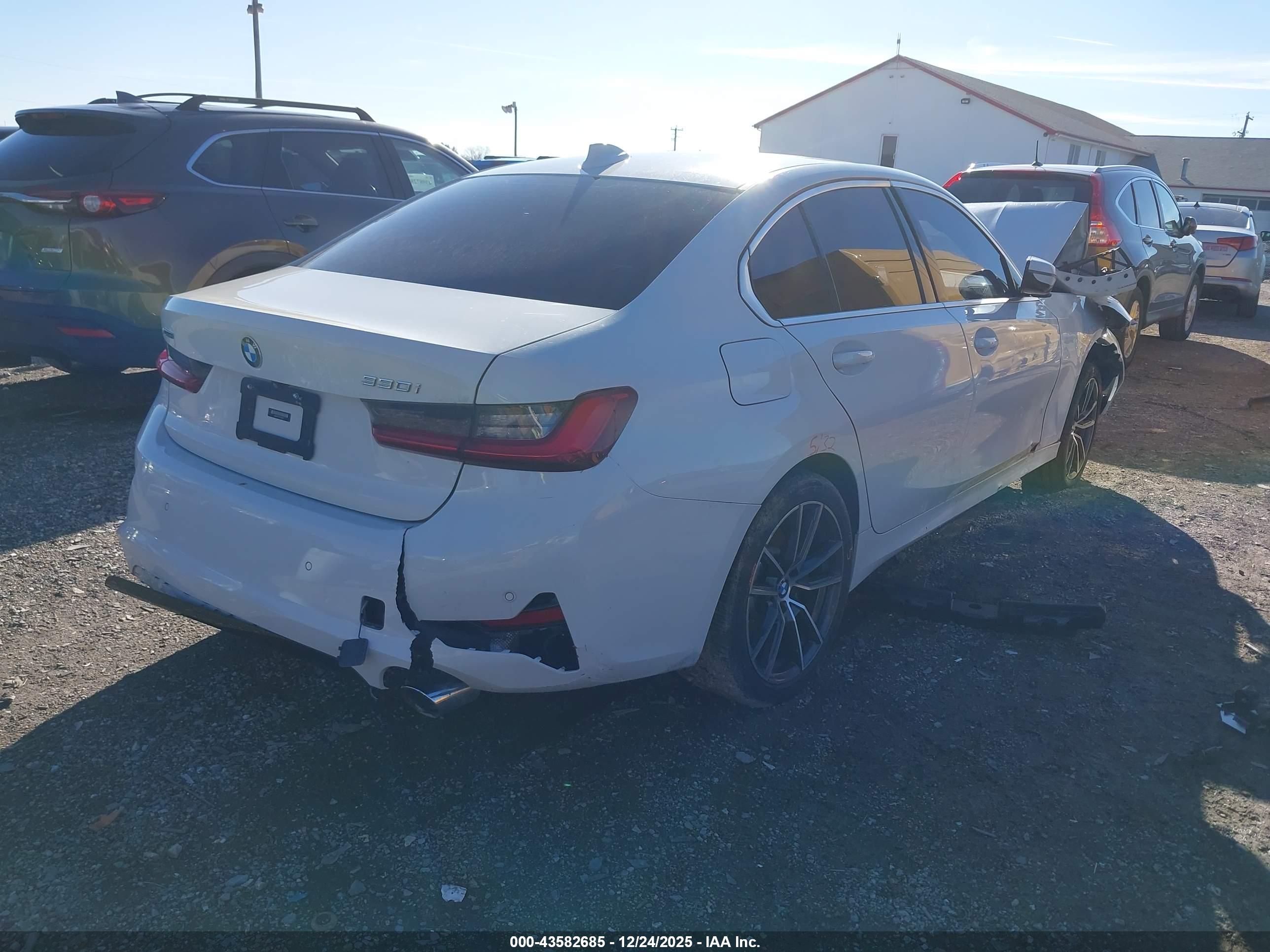 BMW 330I image 4