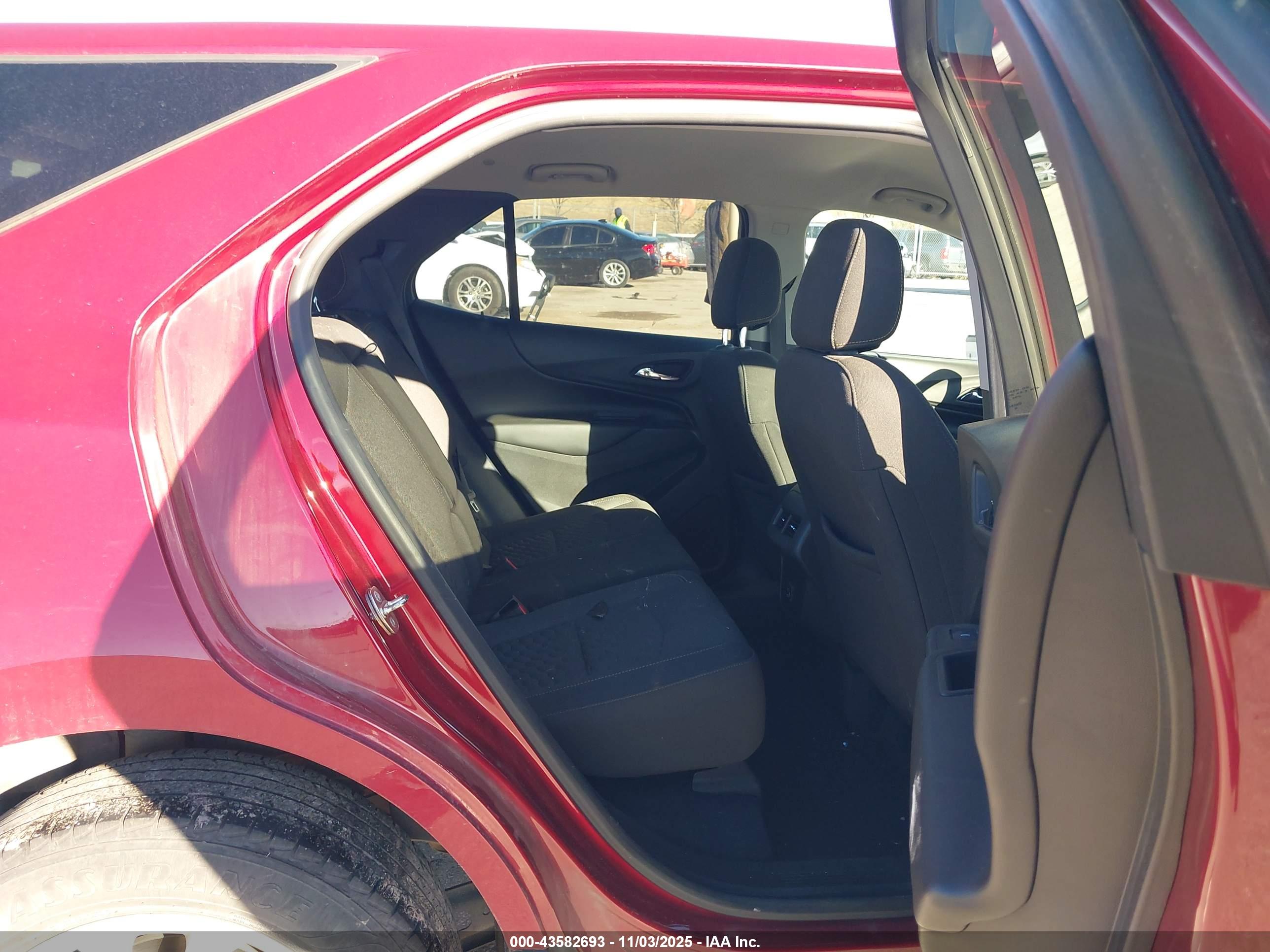 CHEVROLET EQUINOX image 8