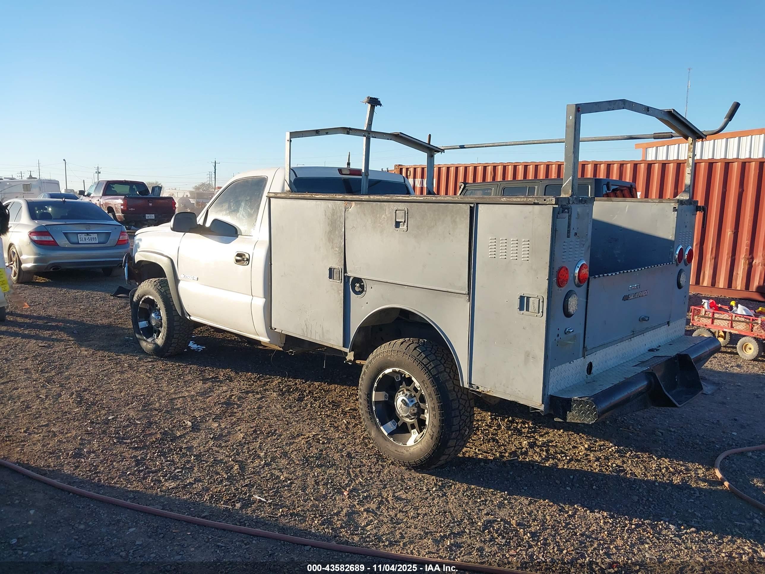 CHEVROLET SILVERADO image 3