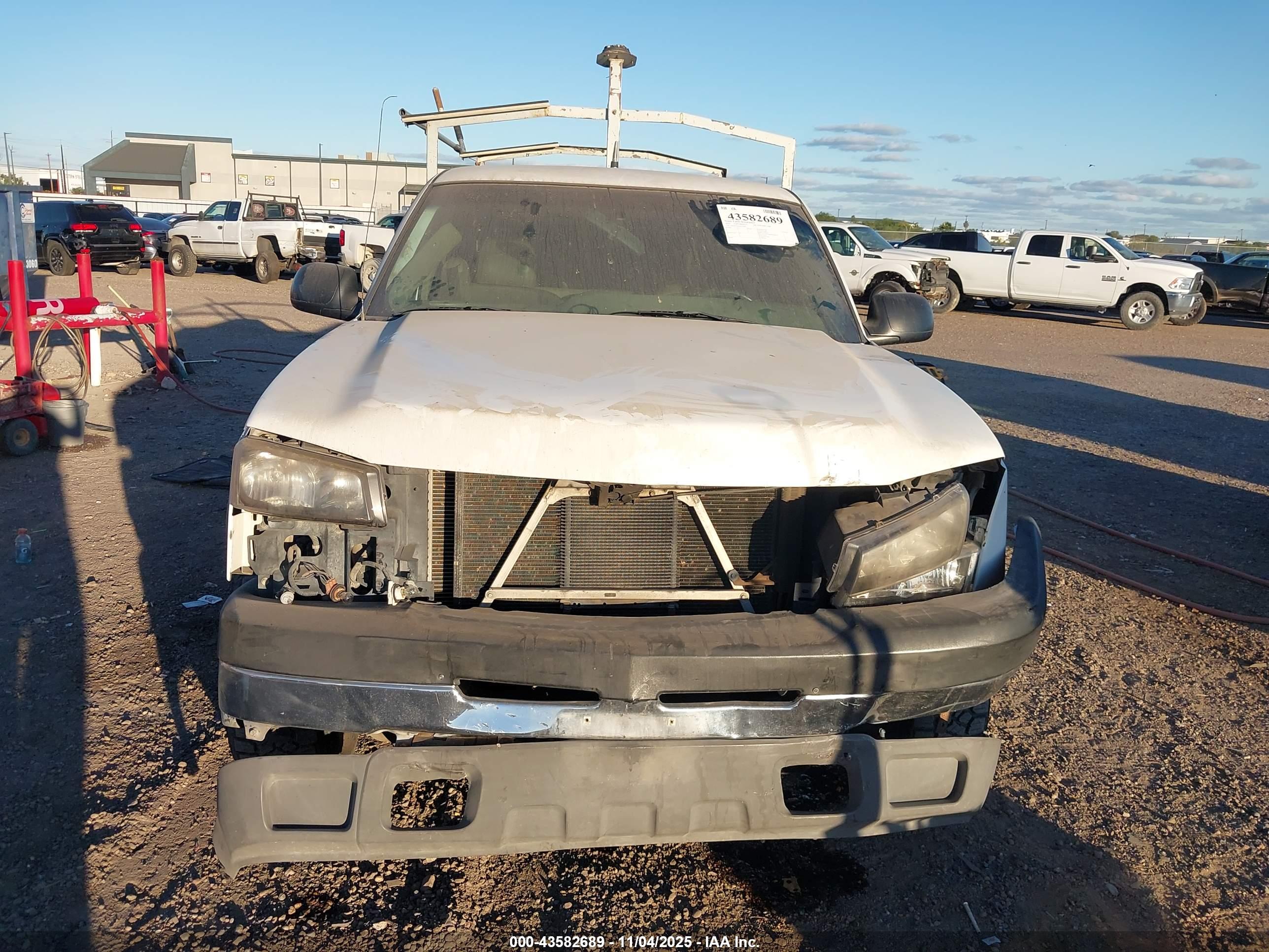 CHEVROLET SILVERADO image 6