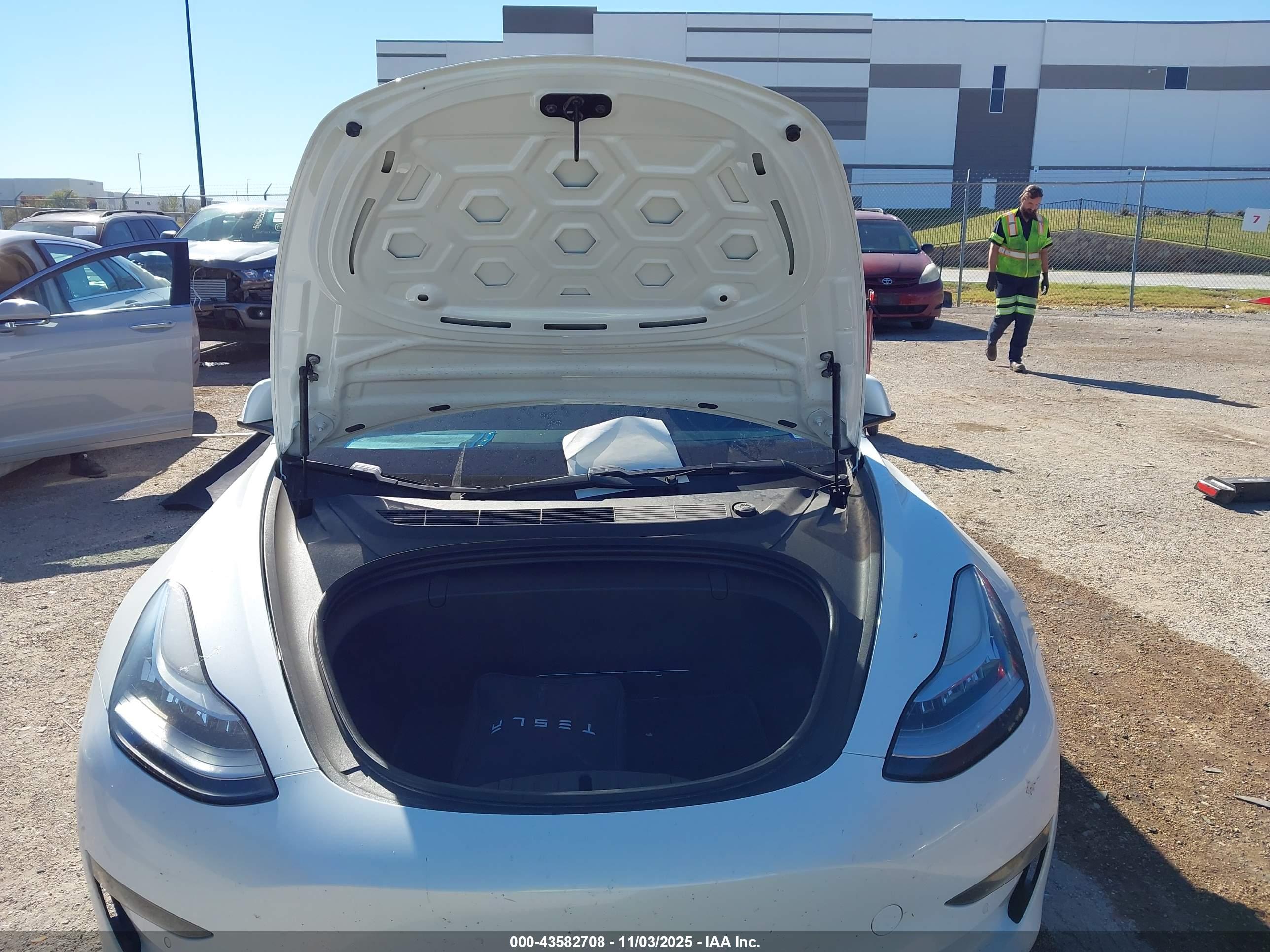 TESLA MODEL image 10