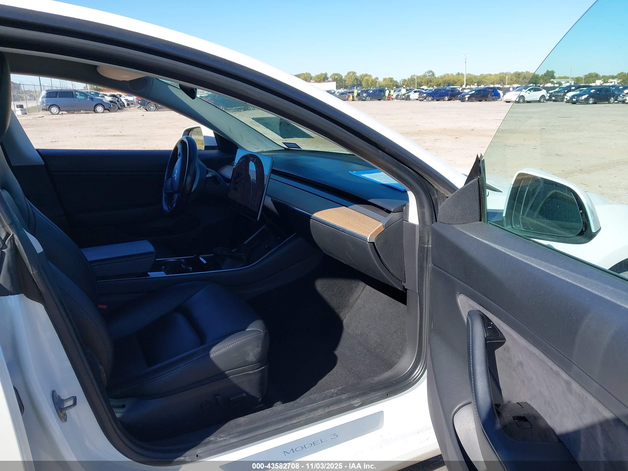 TESLA MODEL image 5
