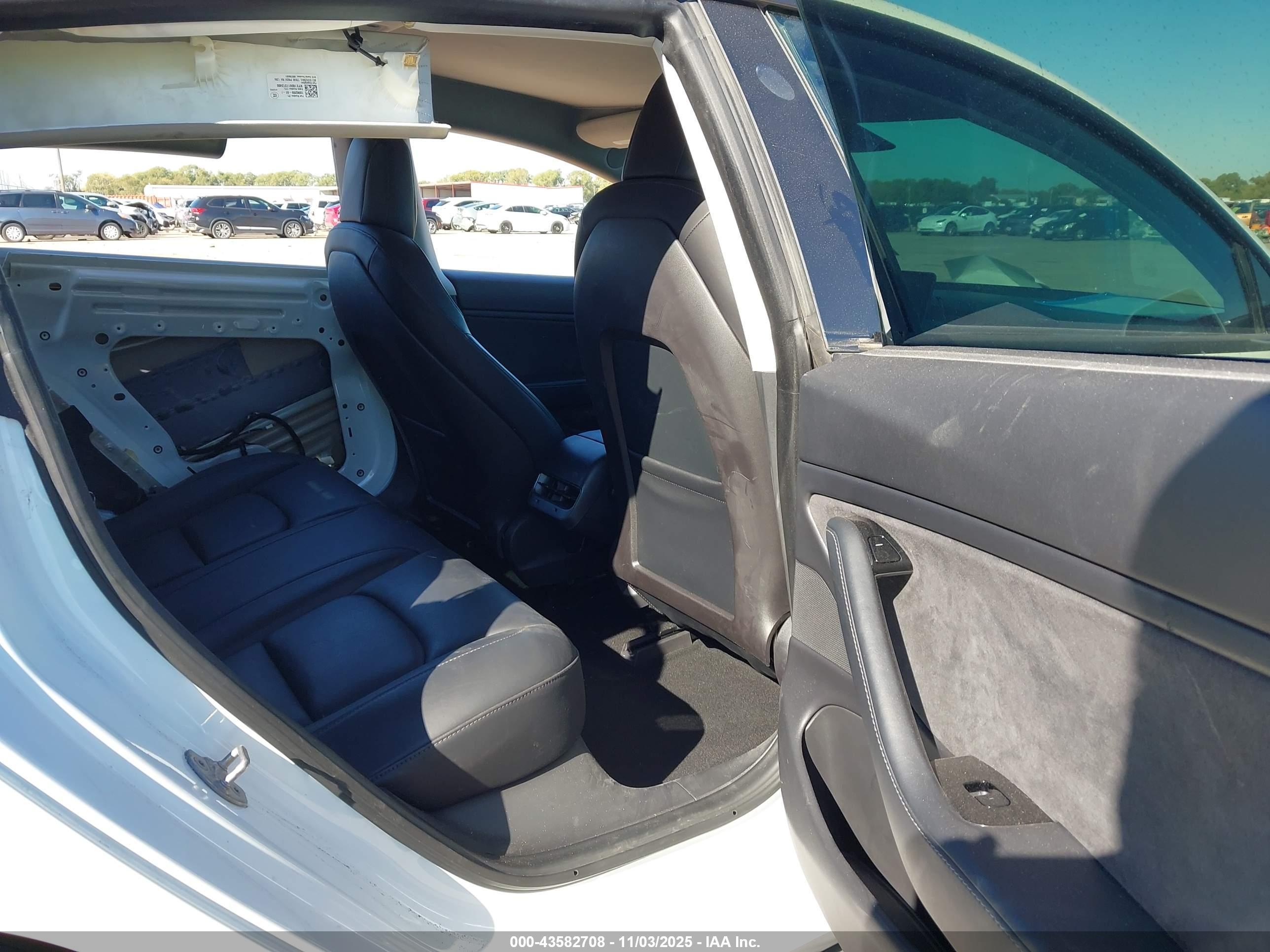 TESLA MODEL image 8