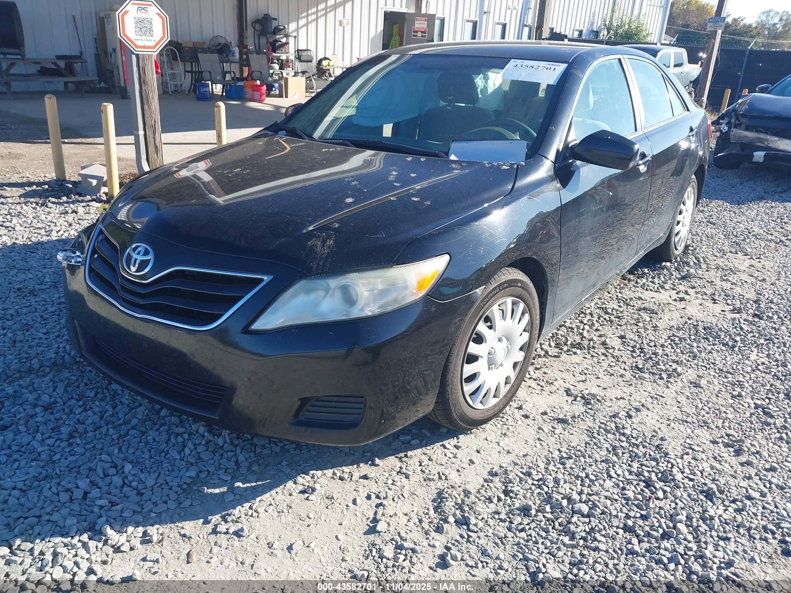 TOYOTA CAMRY image 2