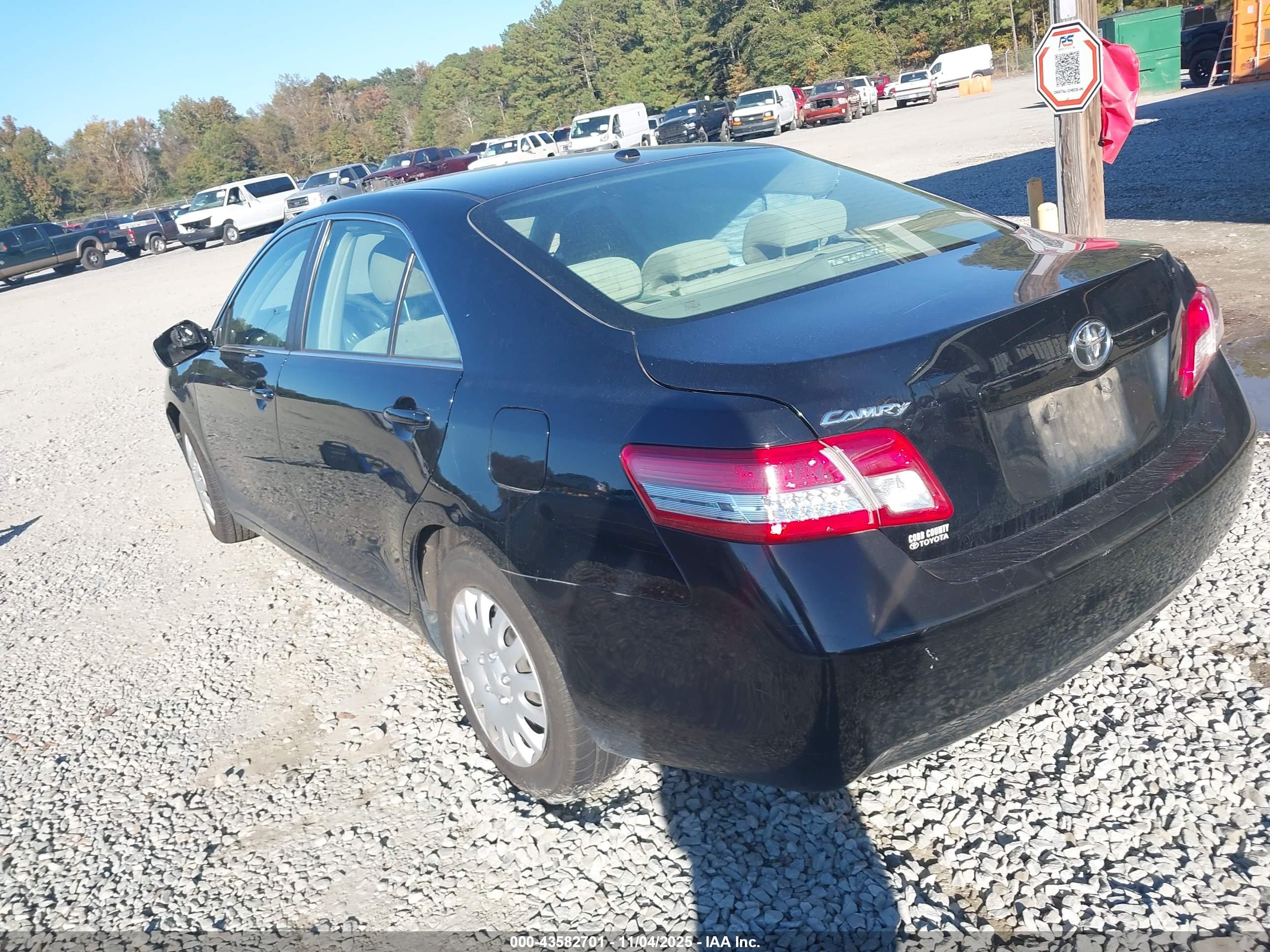 TOYOTA CAMRY image 3