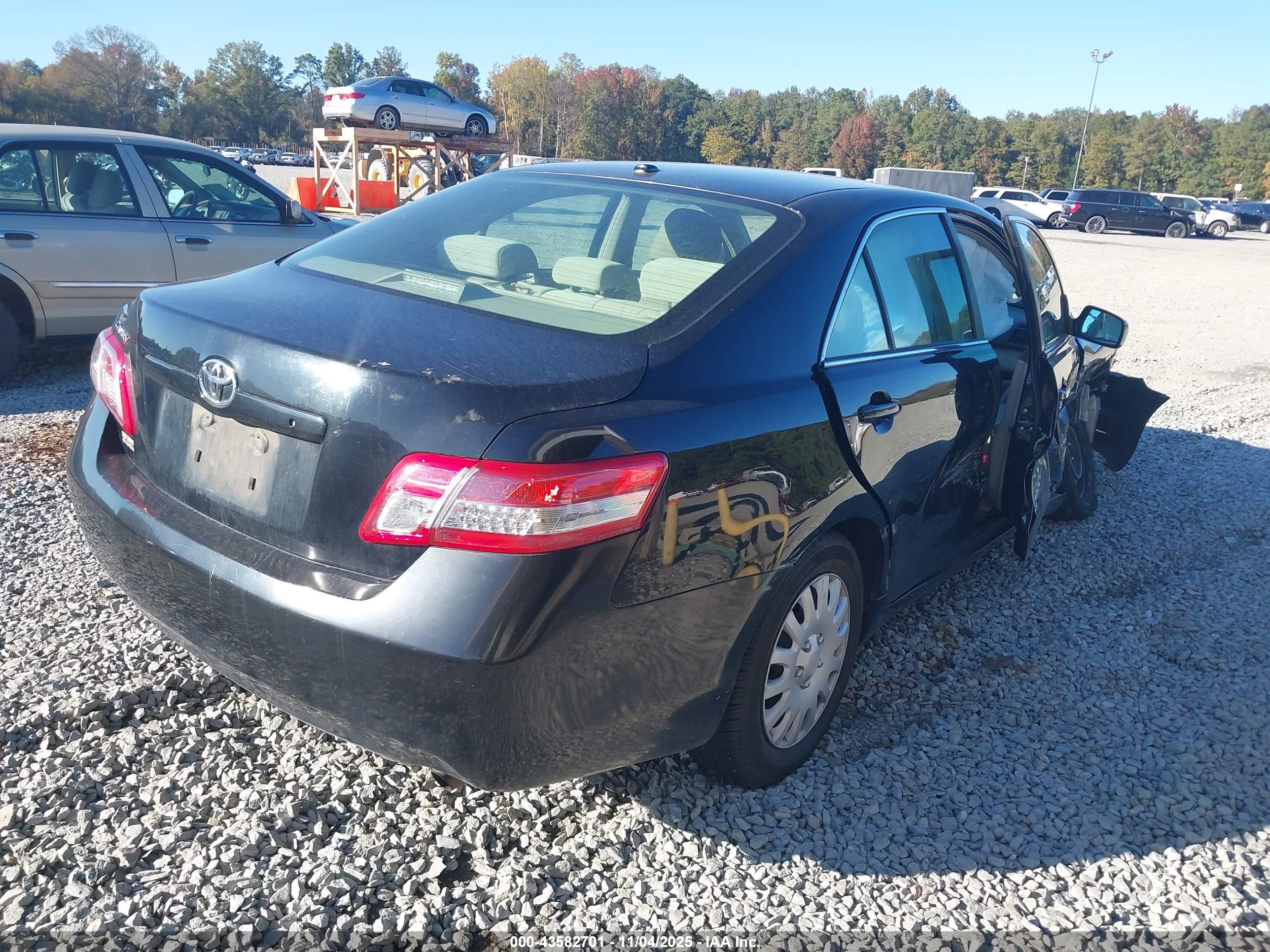 TOYOTA CAMRY image 4