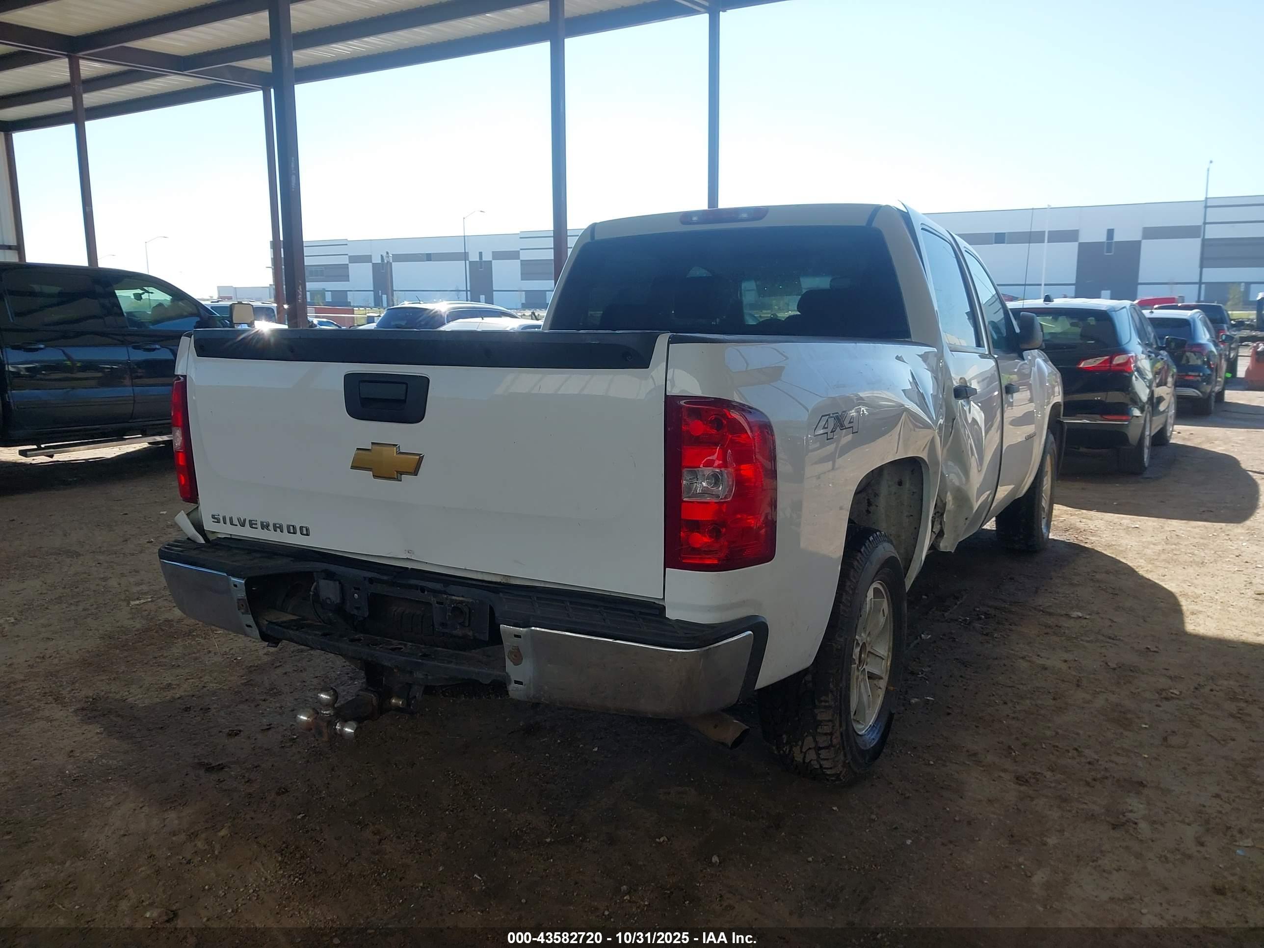 CHEVROLET SILVERADO image 4