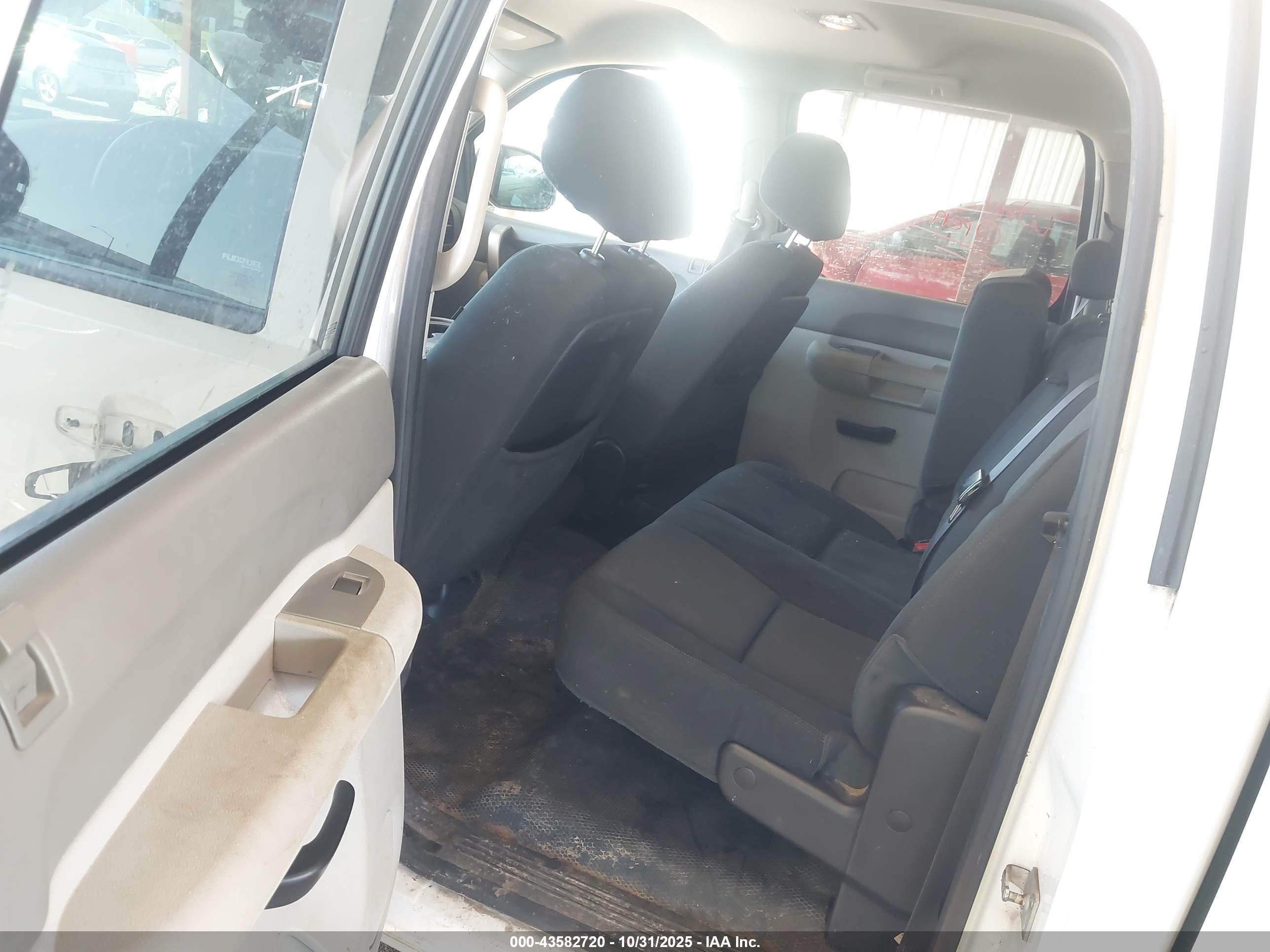 CHEVROLET SILVERADO image 8