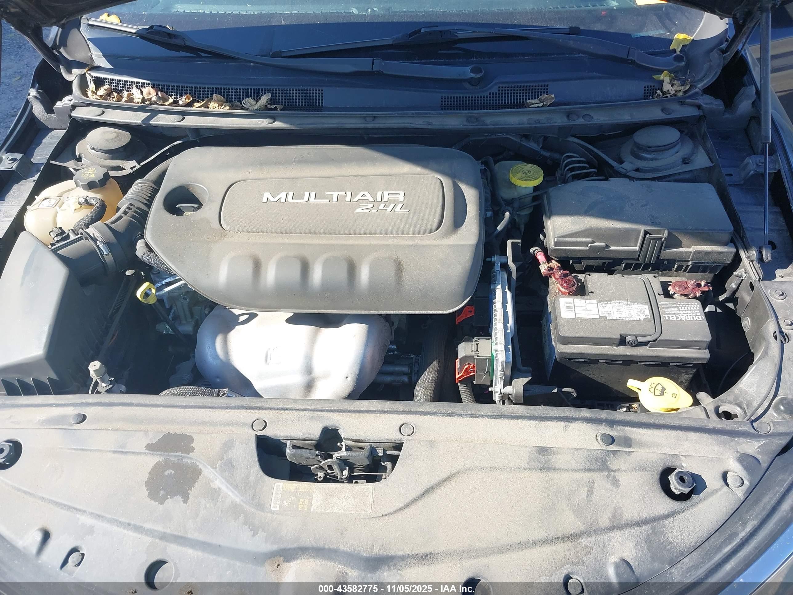 CHRYSLER 200 image 10
