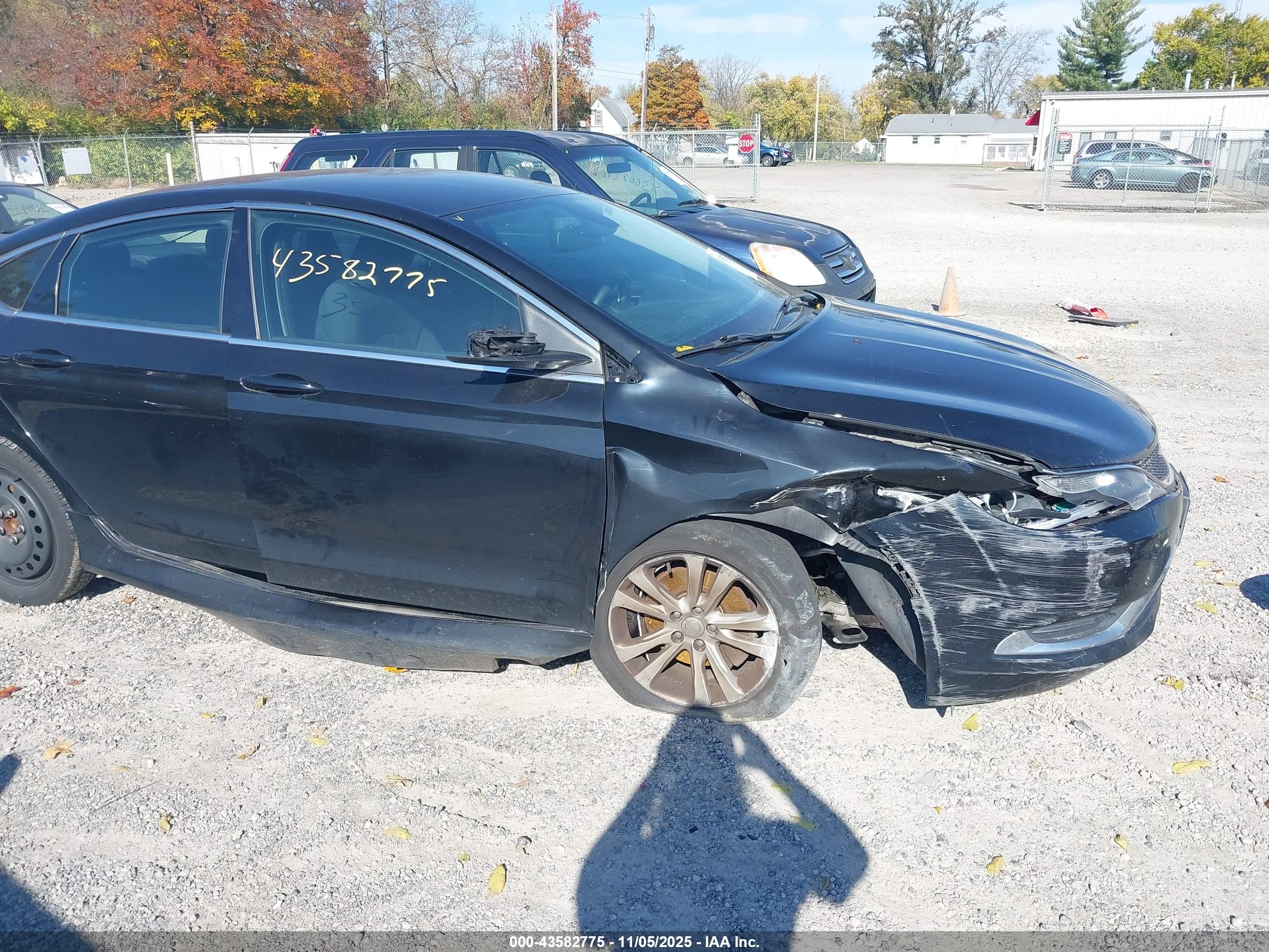 CHRYSLER 200 image 6
