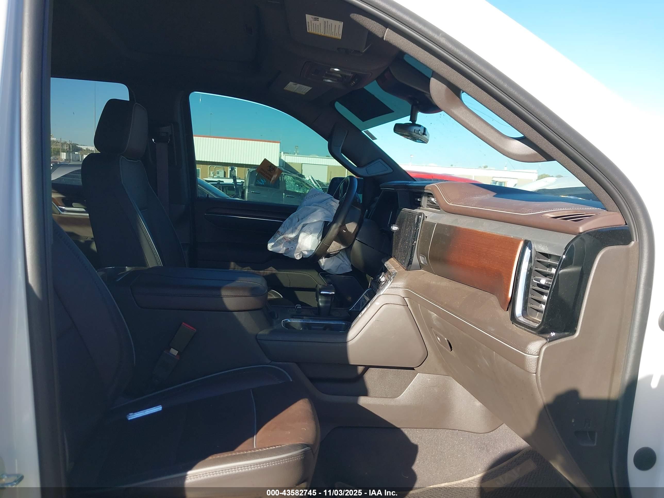 GMC SIERRA image 5
