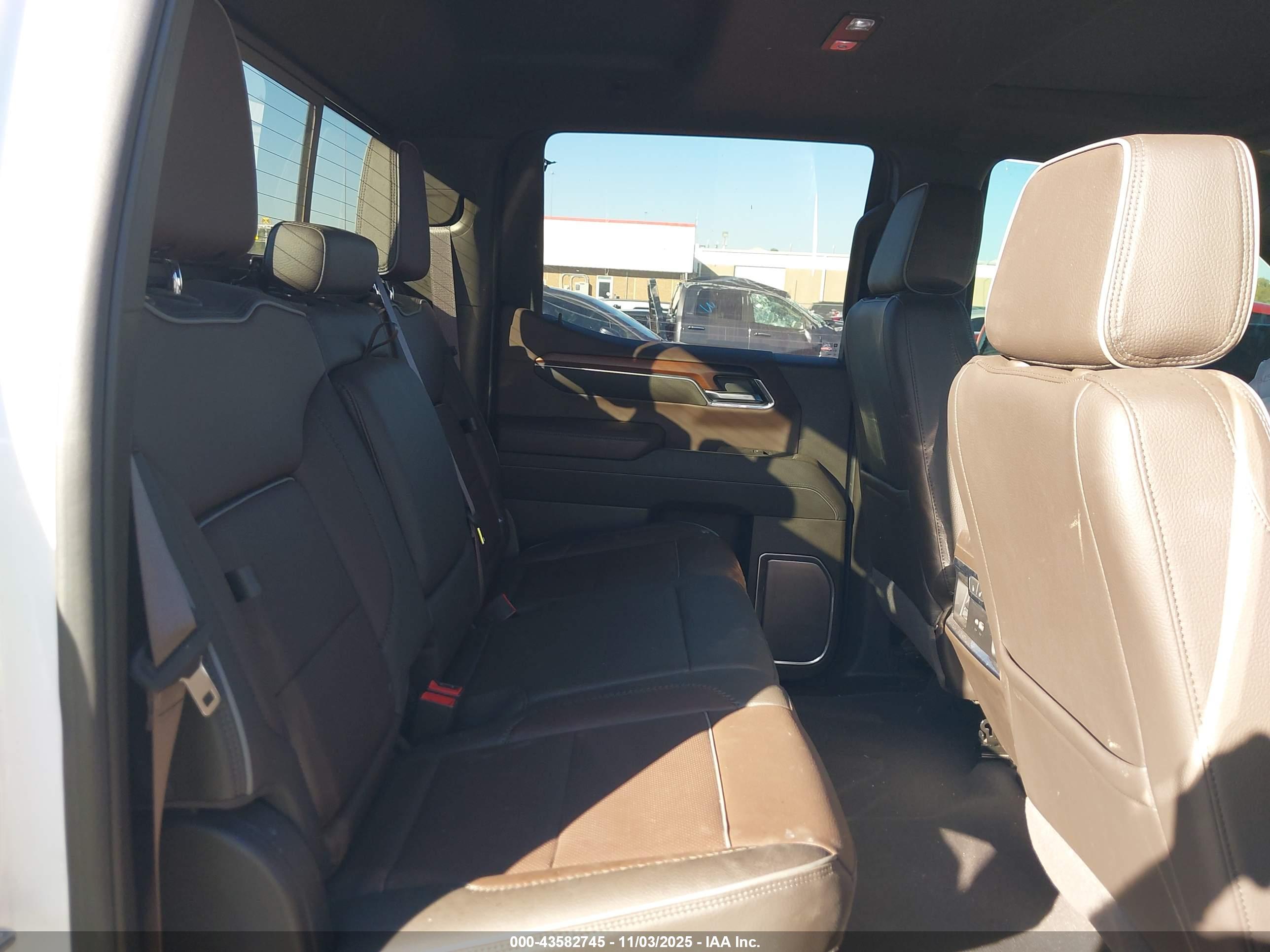 GMC SIERRA image 8