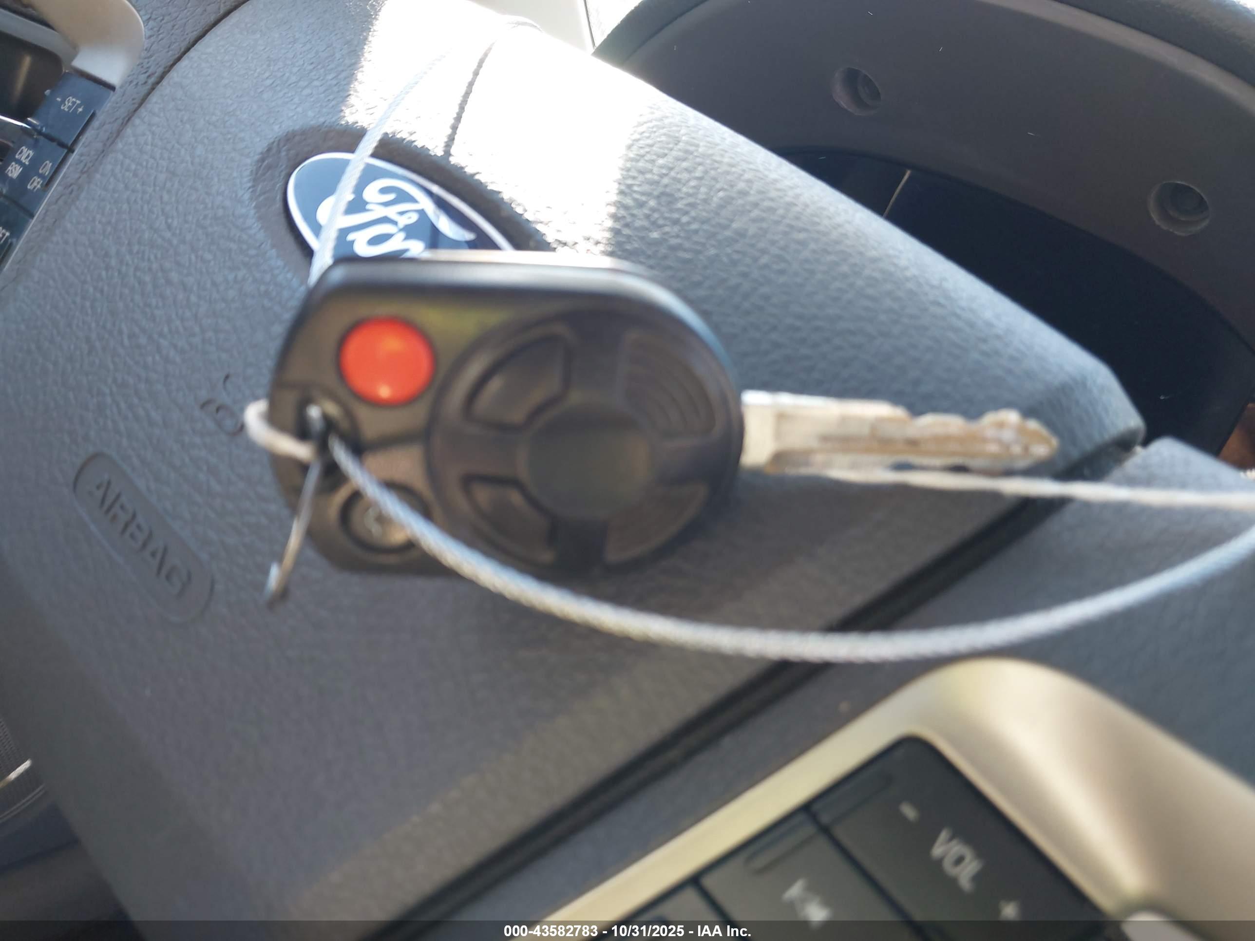 FORD FUSION image 11