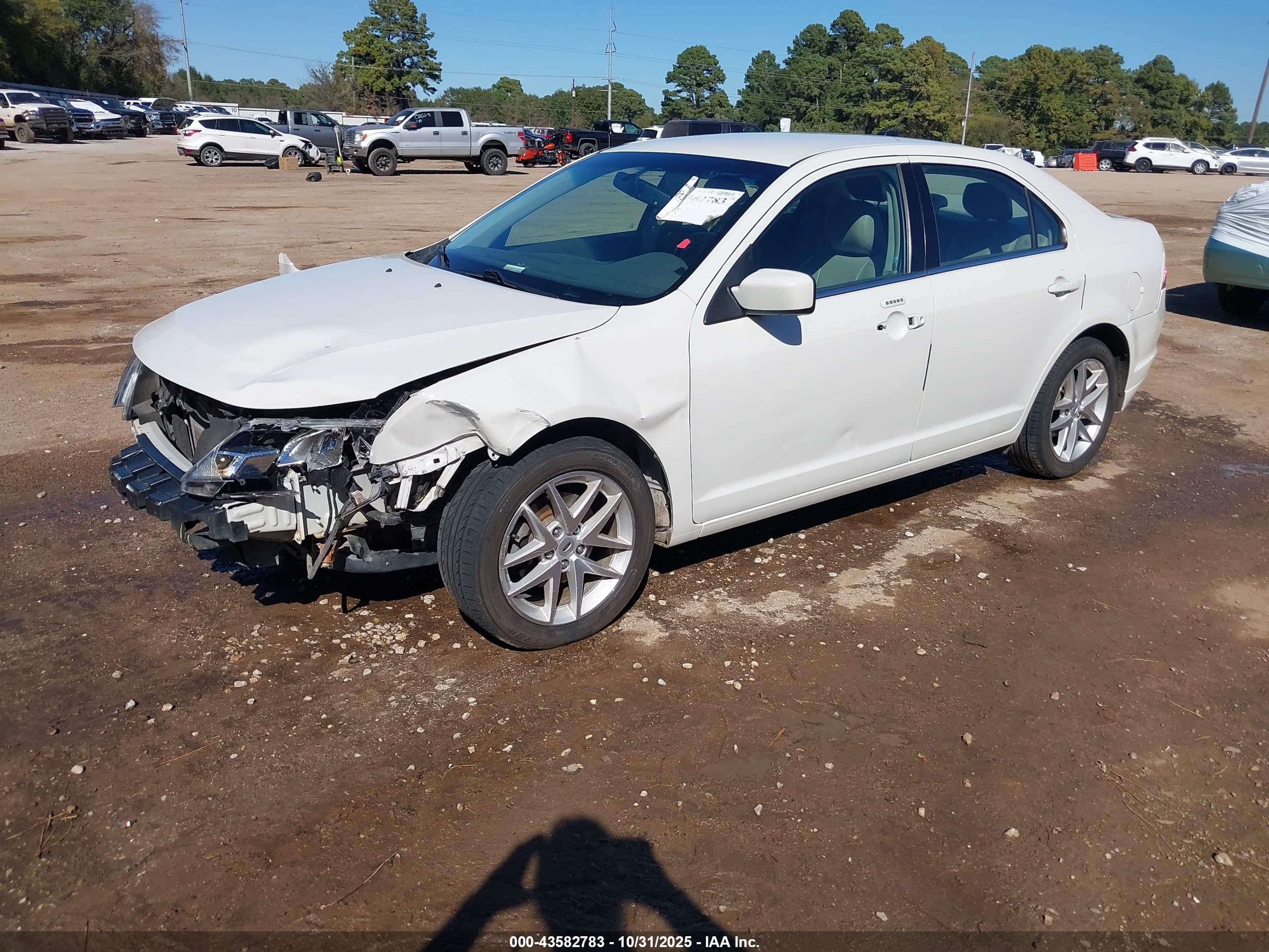 FORD FUSION image 2