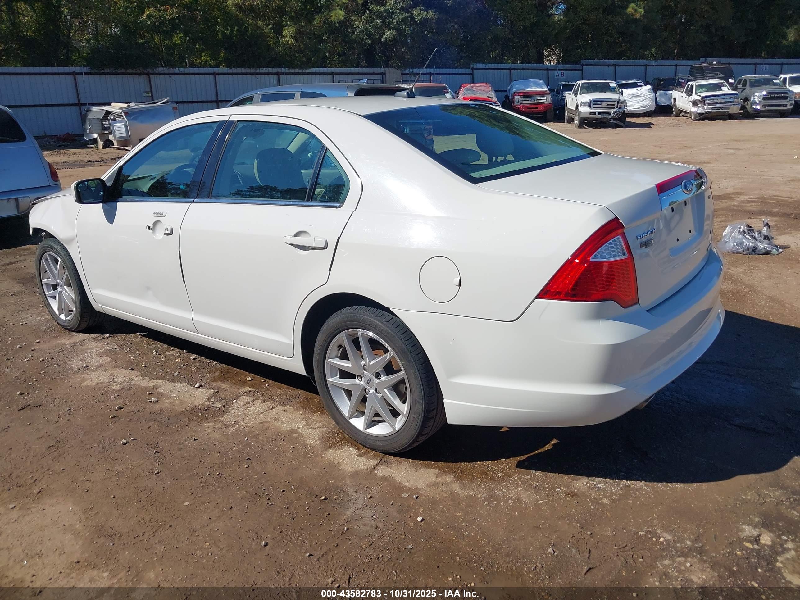 FORD FUSION image 3