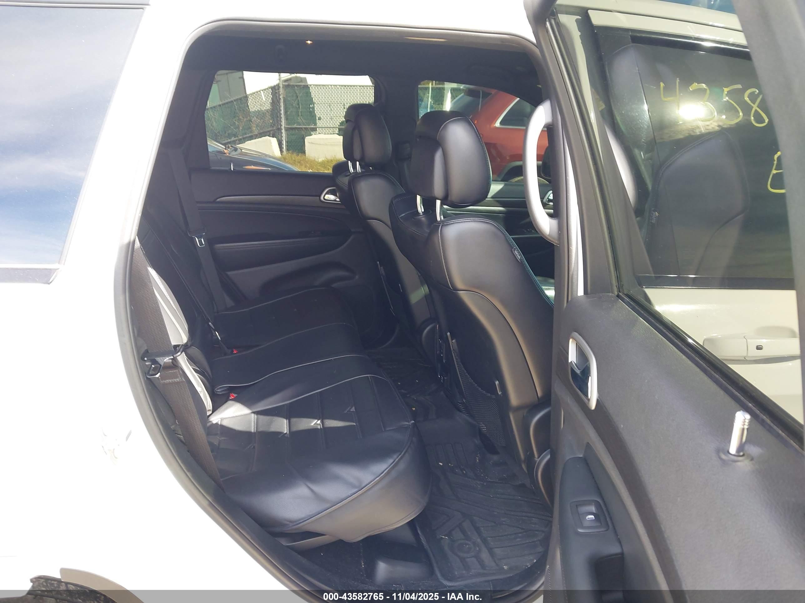 JEEP GRAND image 8