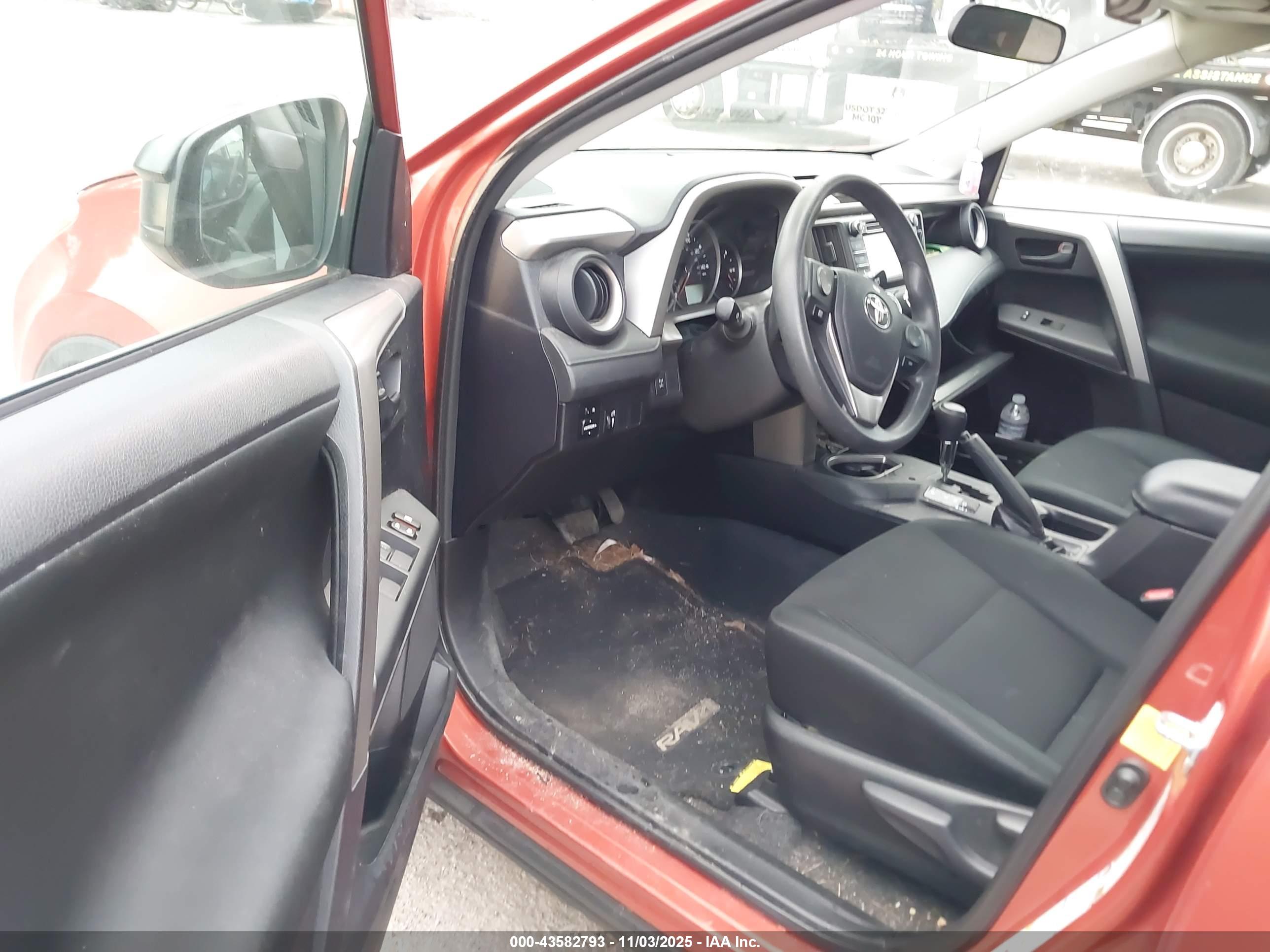 TOYOTA RAV4 image 5