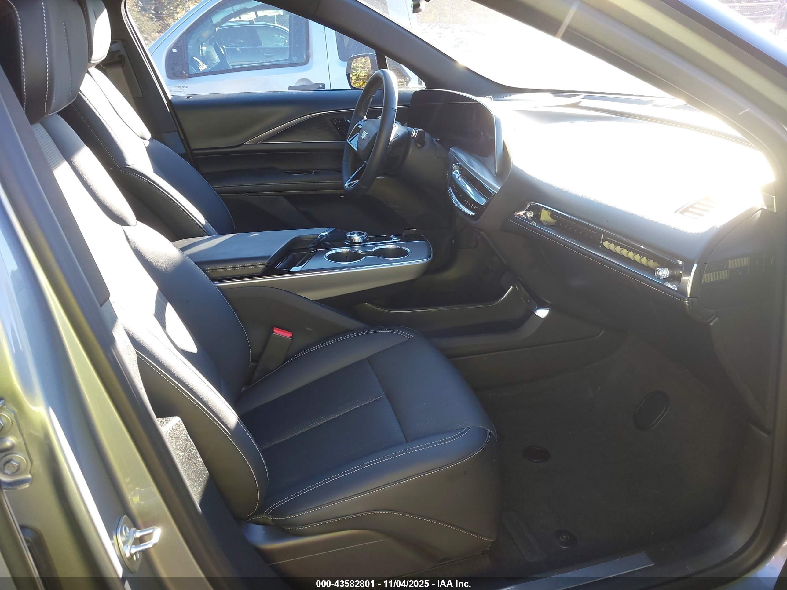 CADILLAC LYRIQ image 5