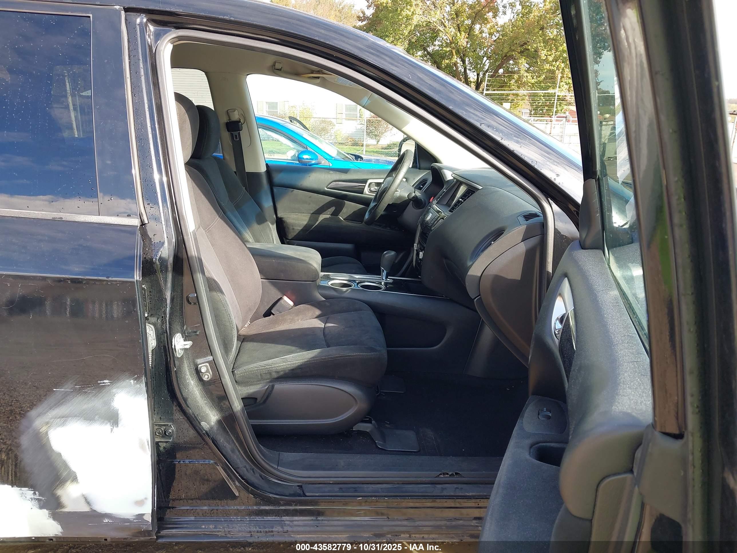 NISSAN PATHFINDER image 5