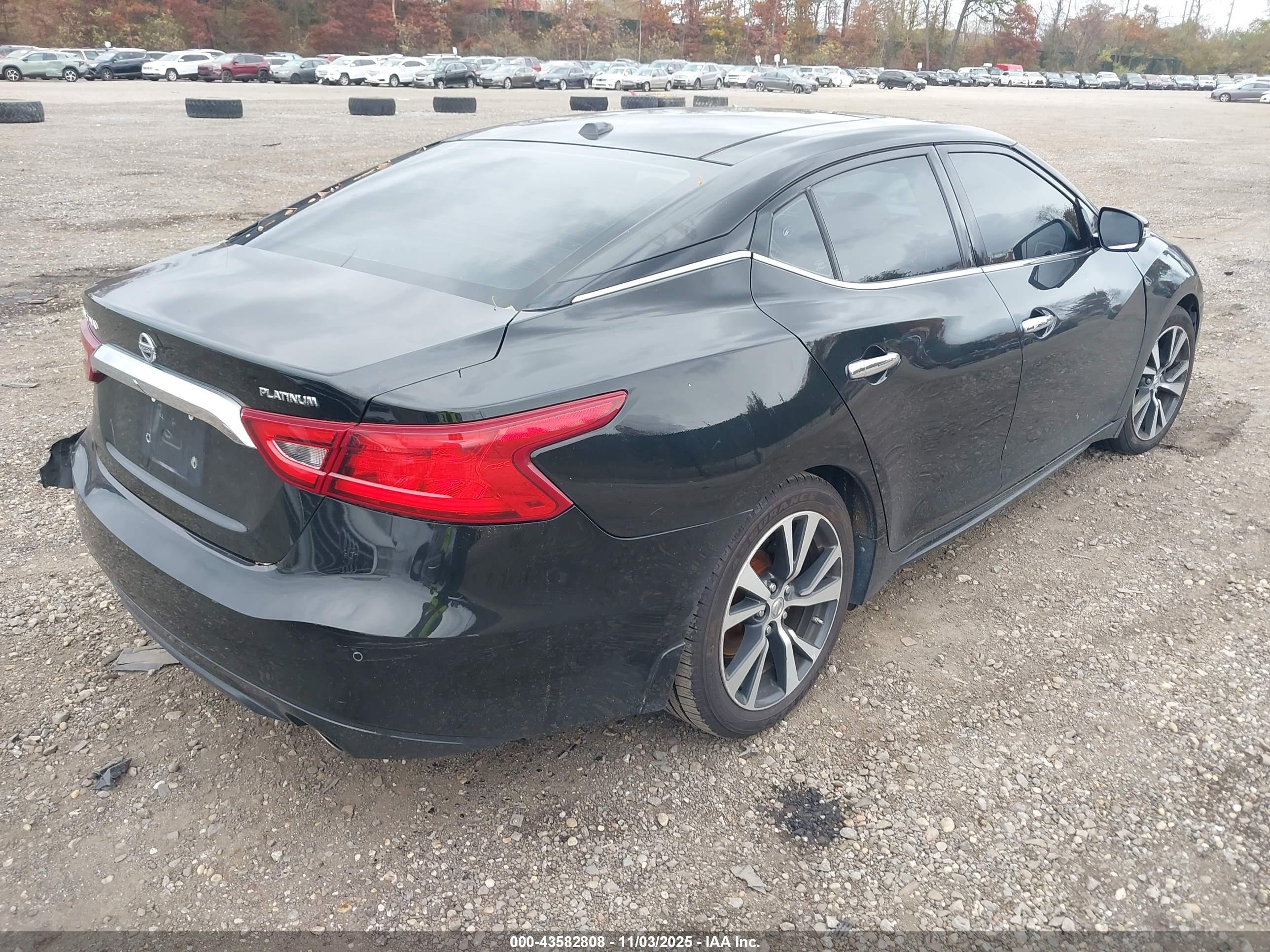 NISSAN MAXIMA image 4