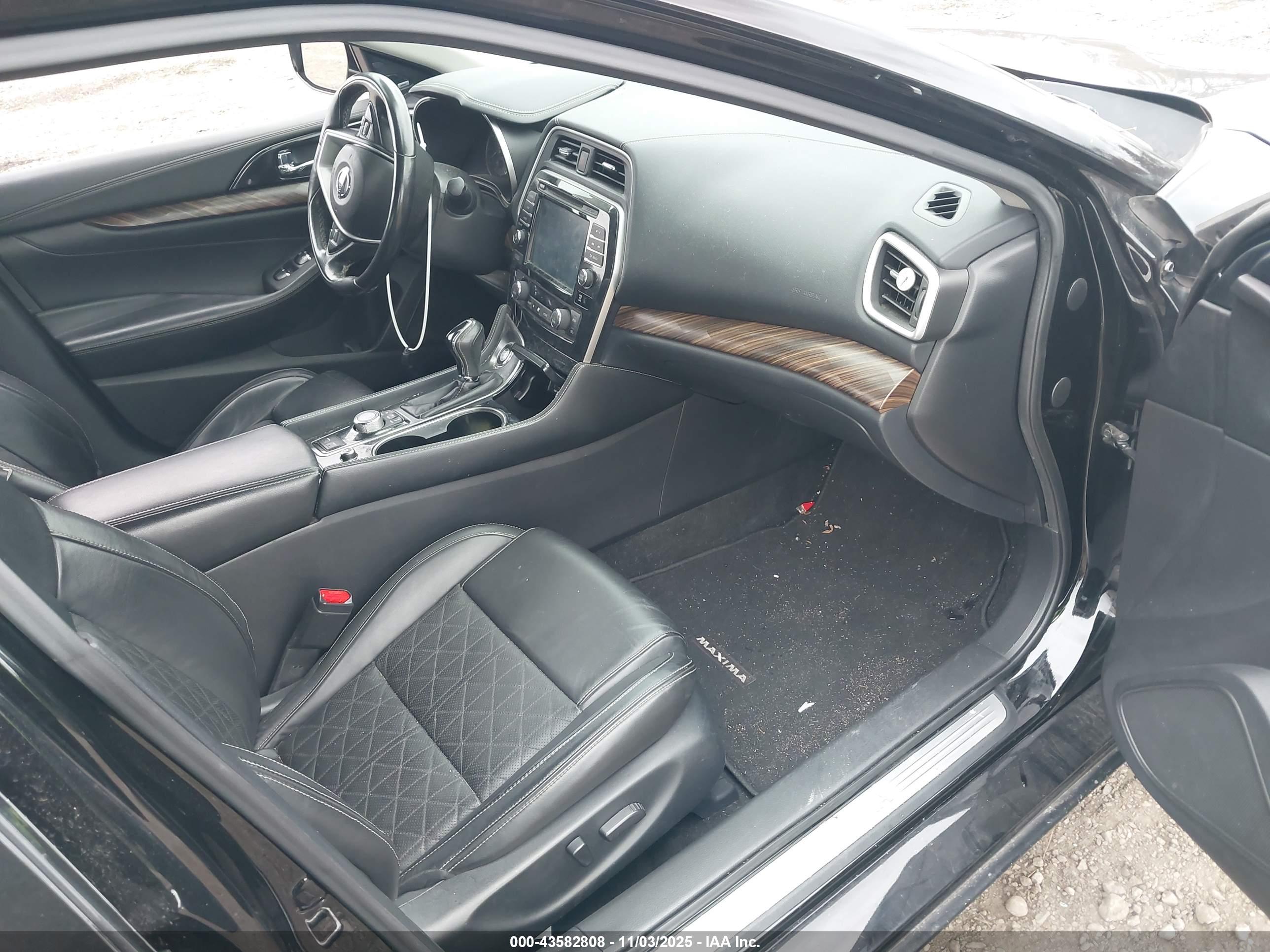 NISSAN MAXIMA image 5
