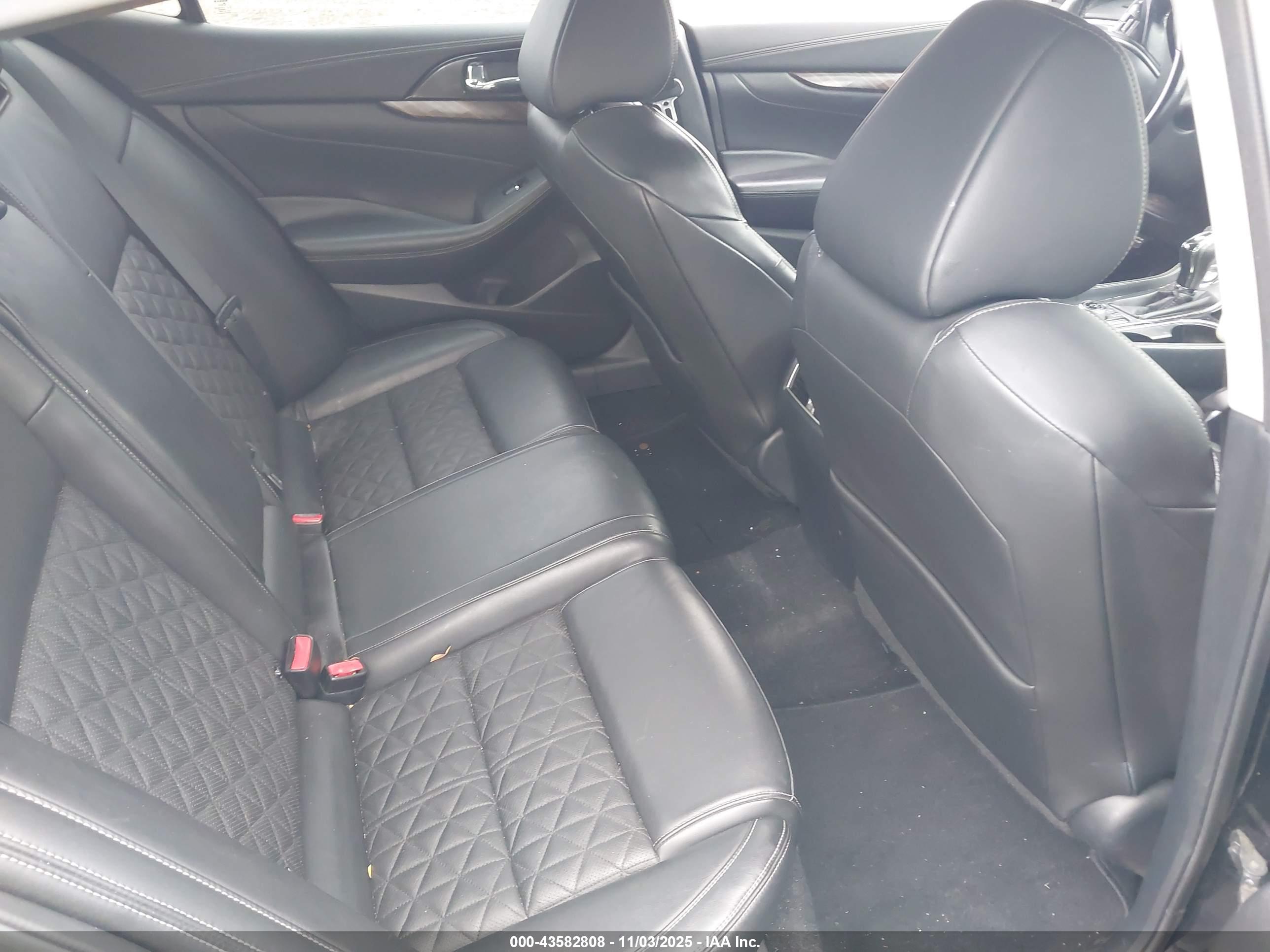 NISSAN MAXIMA image 8