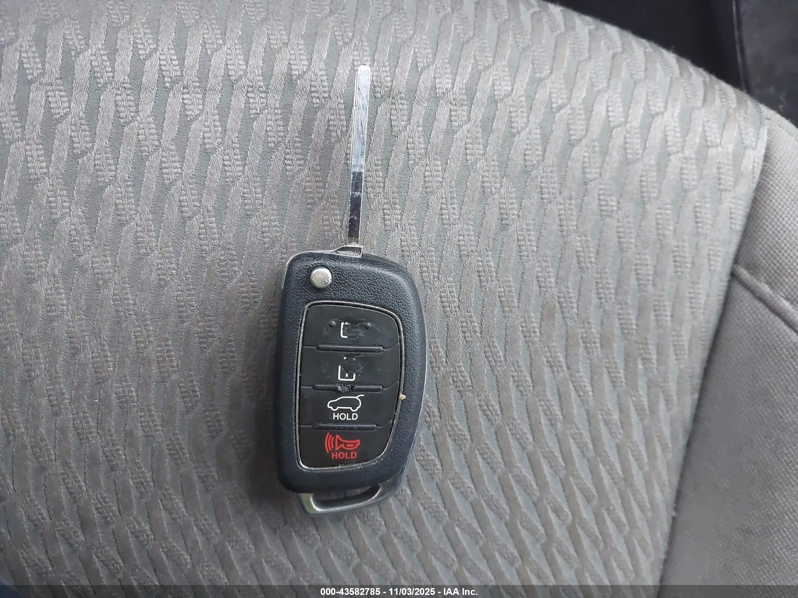 HYUNDAI SANTA image 11