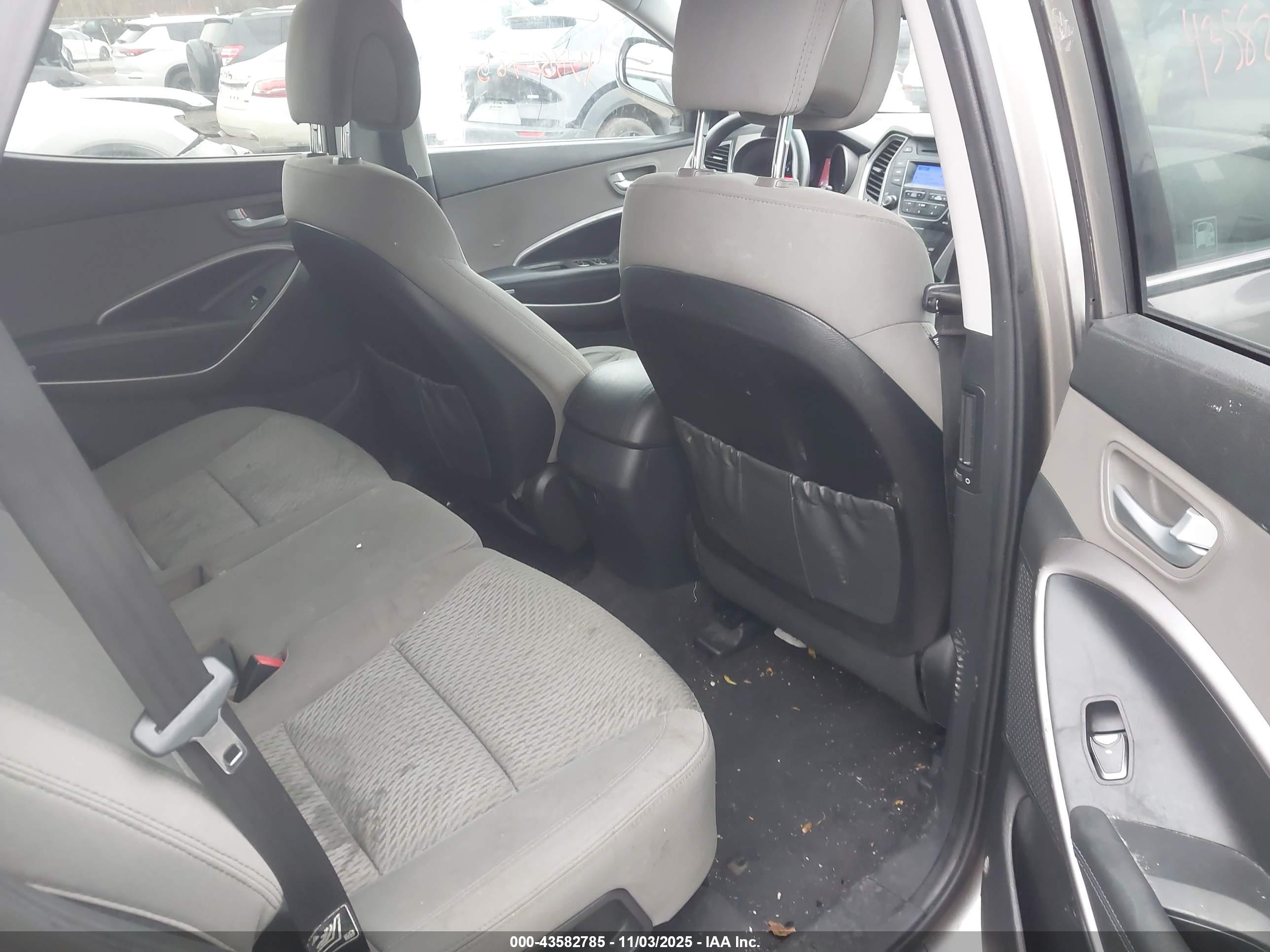 HYUNDAI SANTA image 8