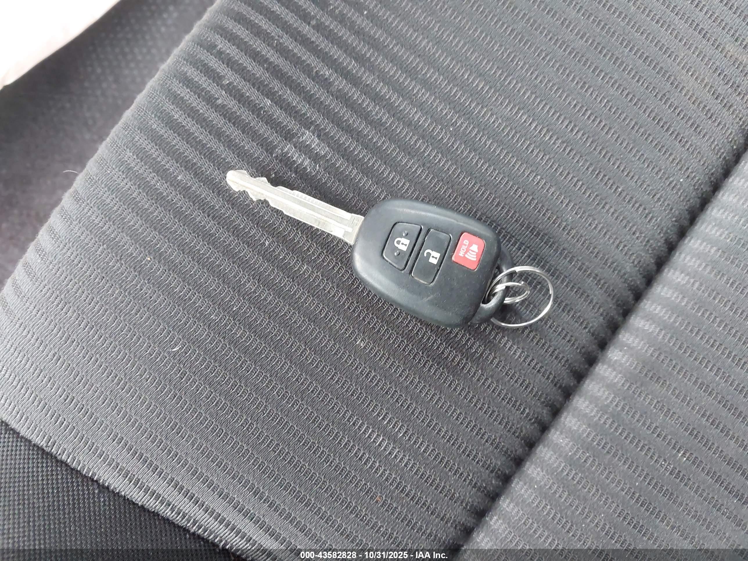 TOYOTA RAV4 image 11