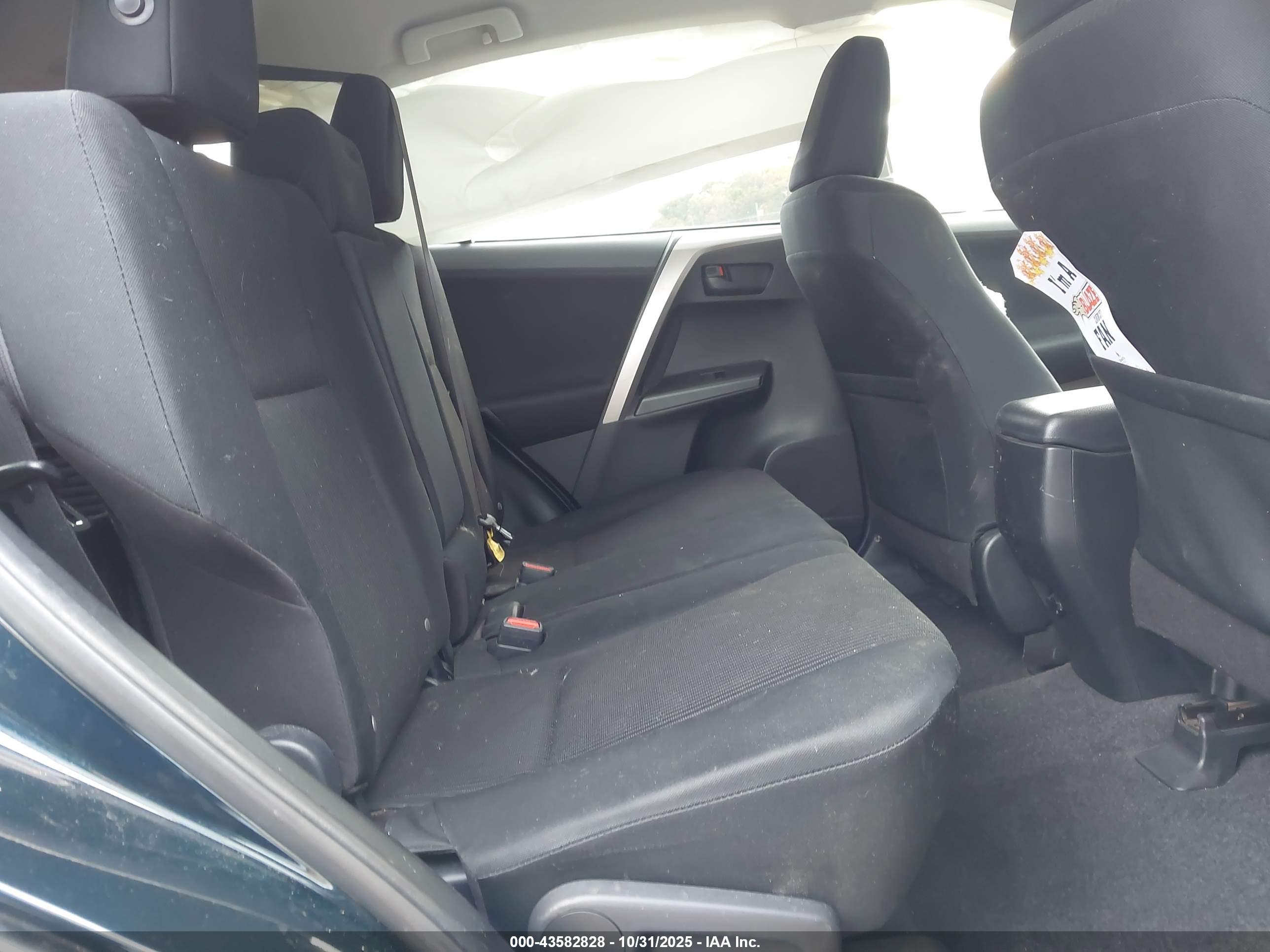 TOYOTA RAV4 image 8